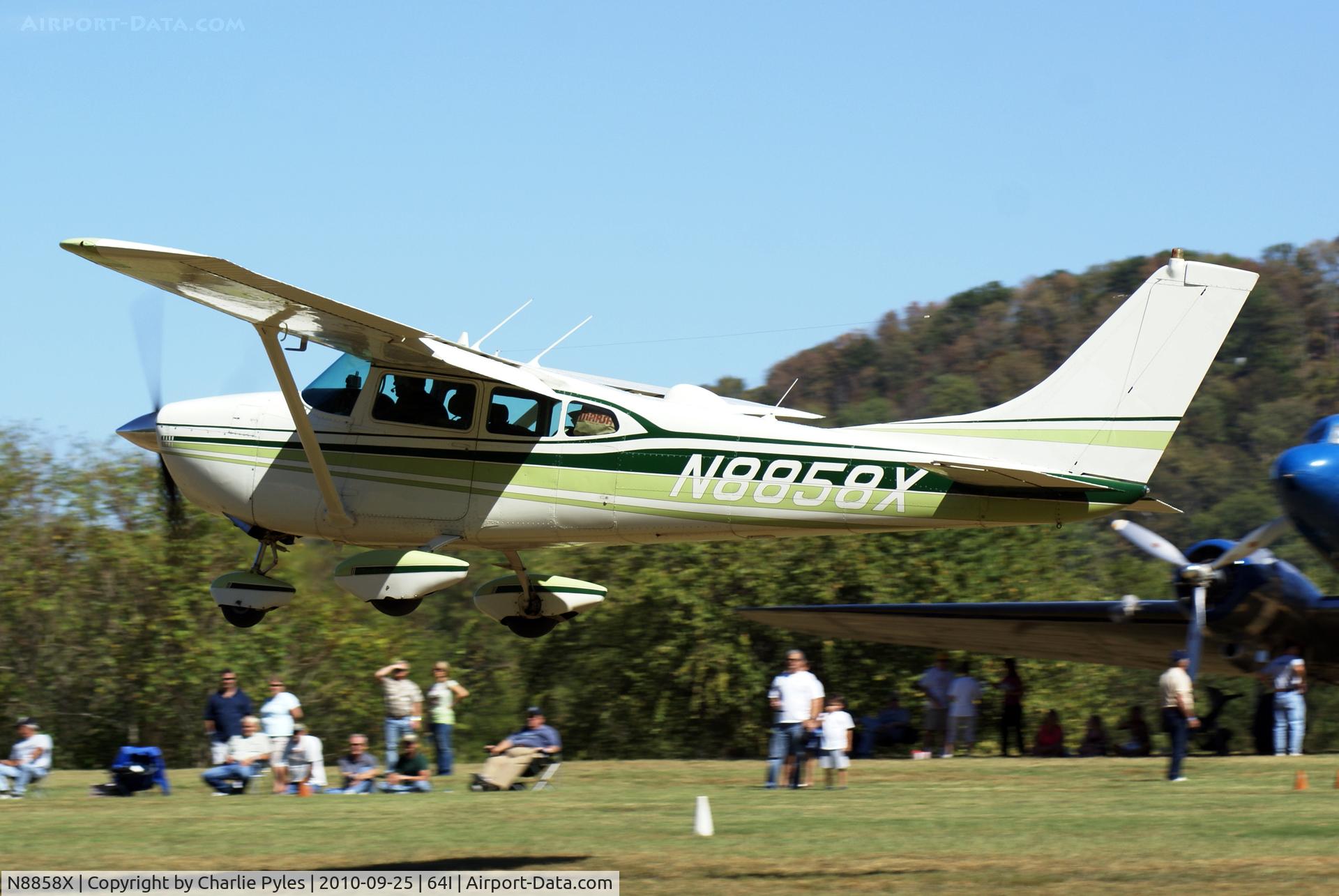 N8858X, 1961 Cessna 182D Skylane C/N 18253258, The world's best aviation photographers are our friends.
