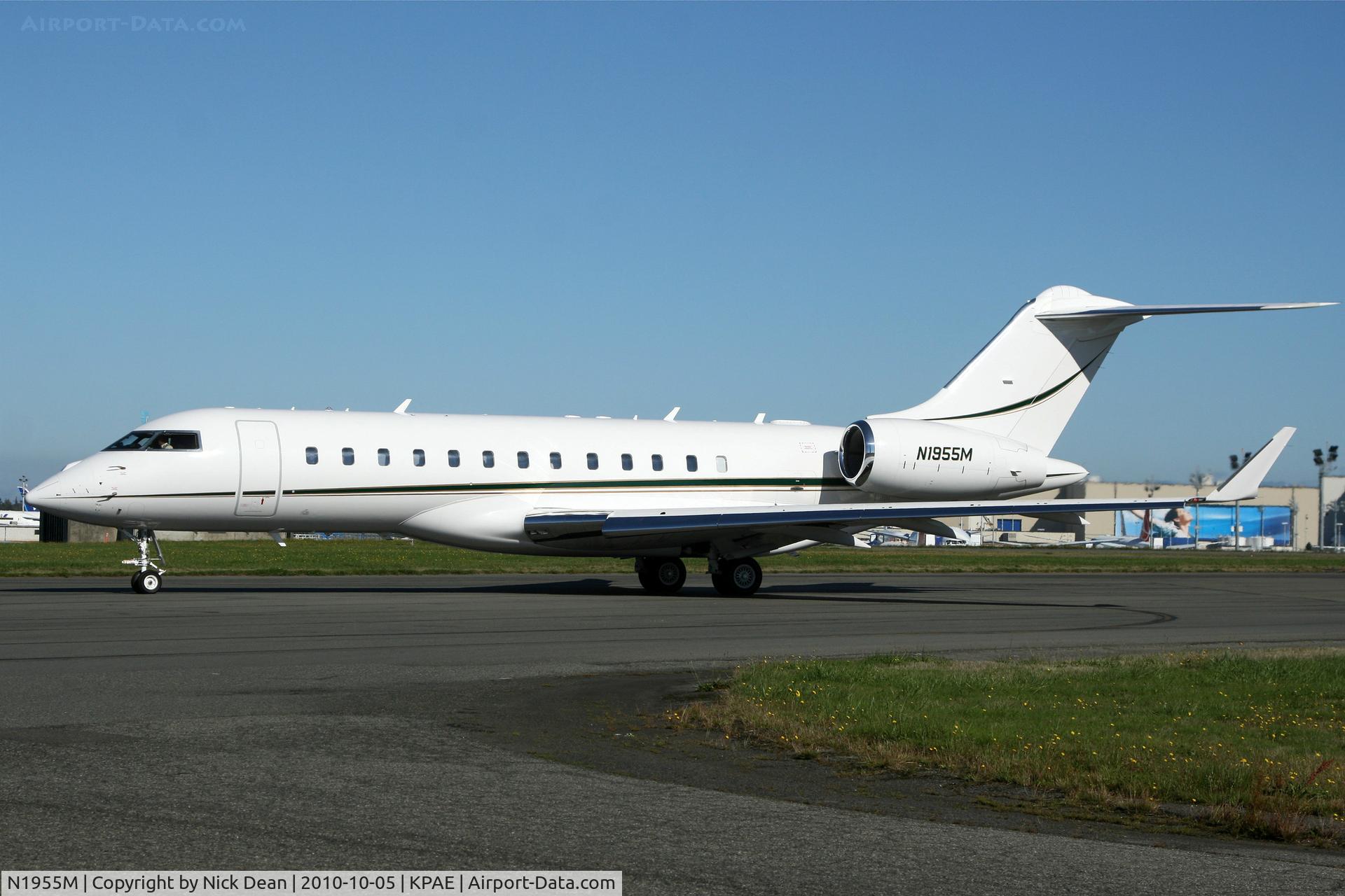 N1955M, 2005 Bombardier BD-700-1A10 Global Express C/N 9185, KPAE