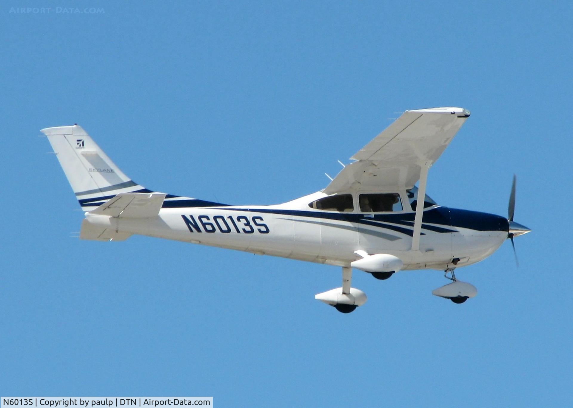 N6013S, 2006 Cessna 182T Skylane C/N 18281797, Landing at Downtown Shreveport.