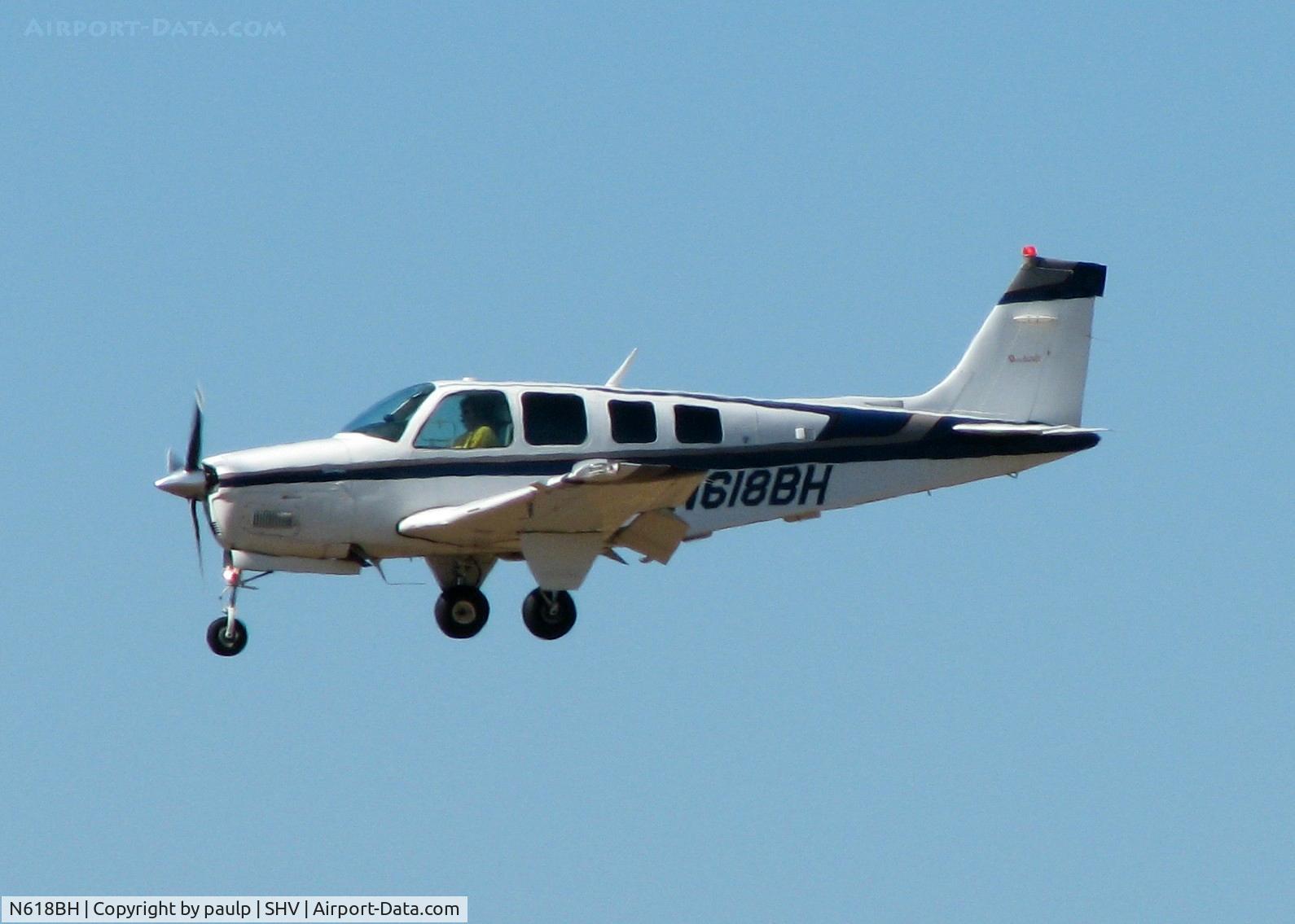 N618BH, 1990 Beech A36 Bonanza 36 C/N E-2543, Landing at Shreveport Regional.