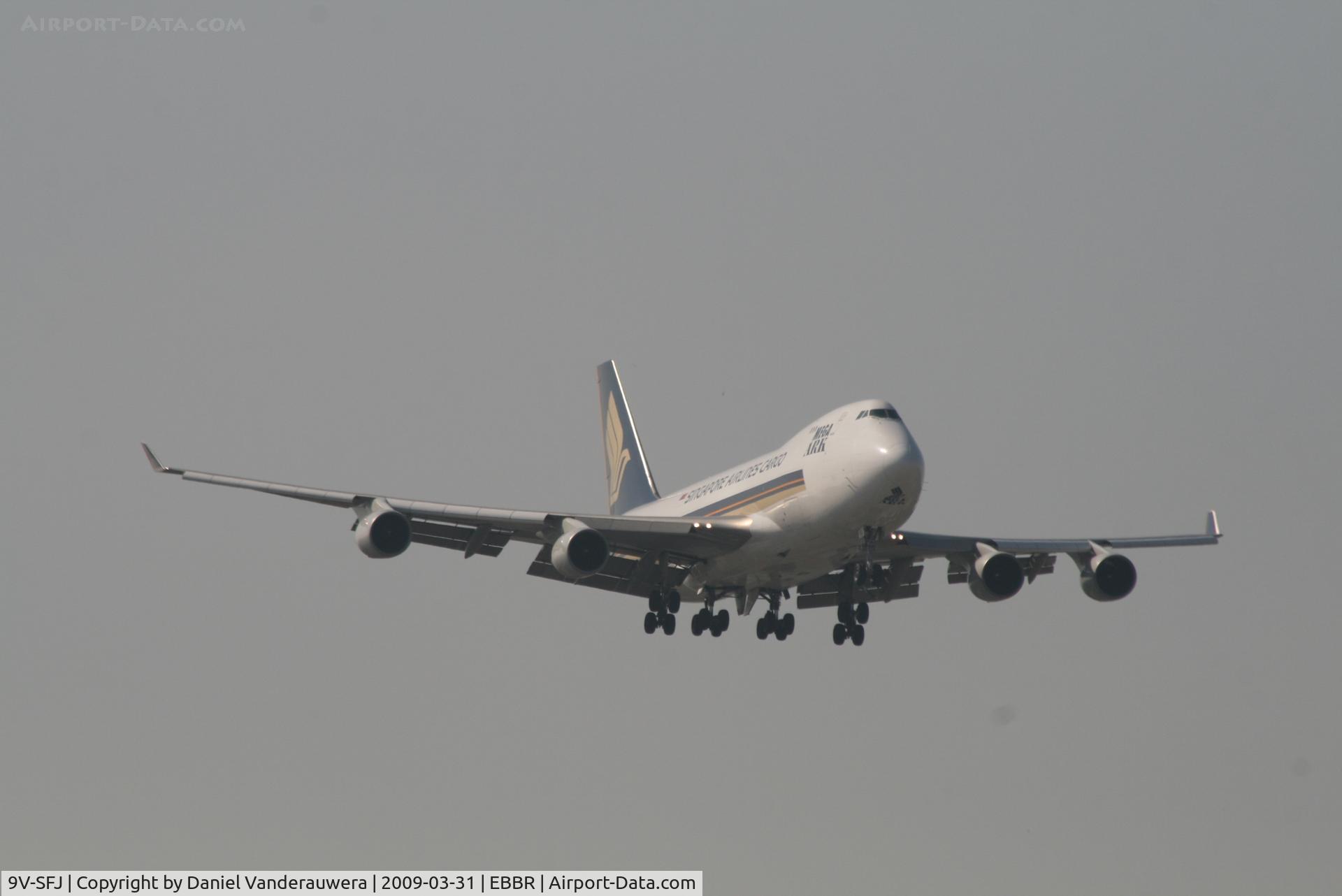 9V-SFJ, 2001 Boeing 747-412F/SCD C/N 26559, On approach to RWY 02