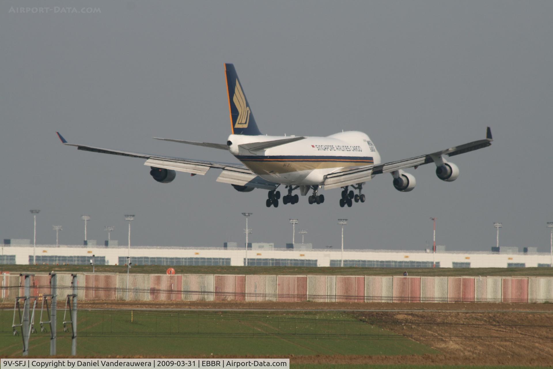 9V-SFJ, 2001 Boeing 747-412F/SCD C/N 26559, Several seconds before landing on RWY 02