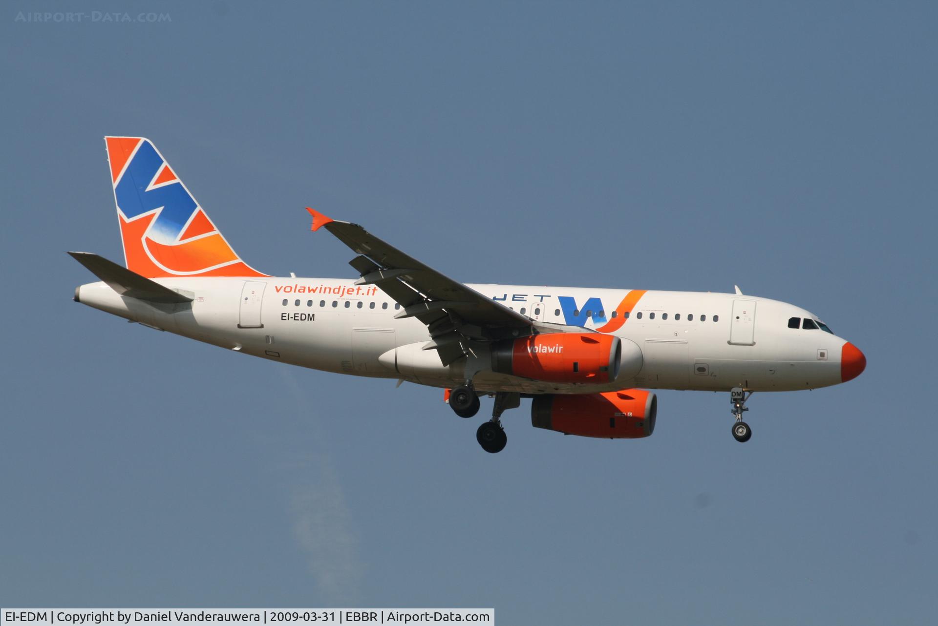 EI-EDM, 2005 Airbus A319-132 C/N 2424, Arrival of flight IV428 to RWY 02
