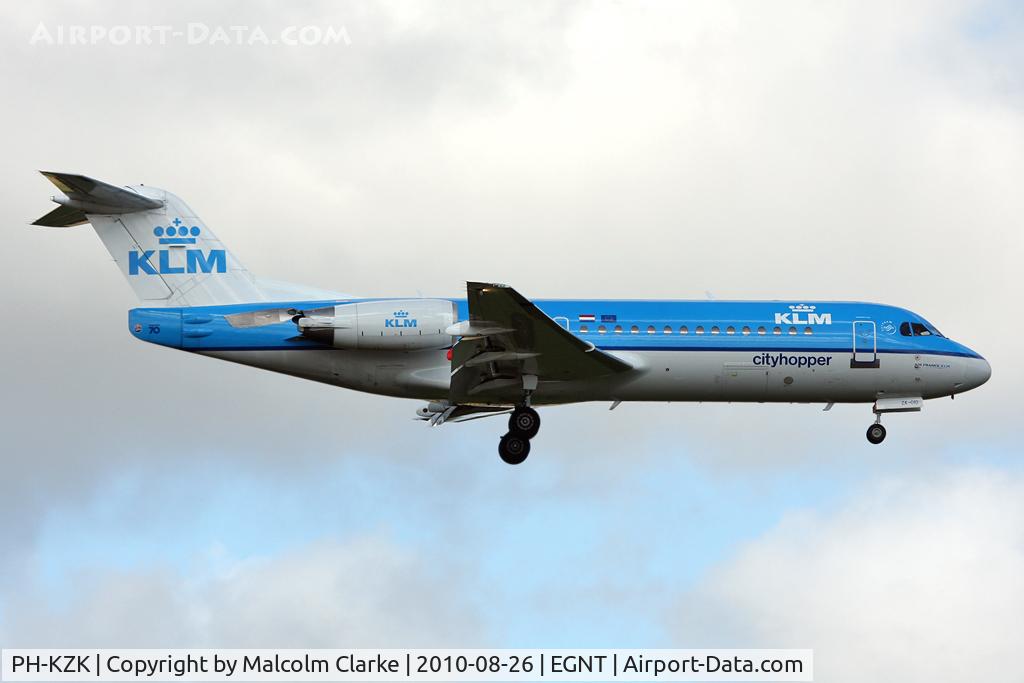 PH-KZK, 1997 Fokker 70 (F-28-0070) C/N 11581, Fokker 70 (F28-0070) on approach to Newcastle Airport, Auguat 2010.