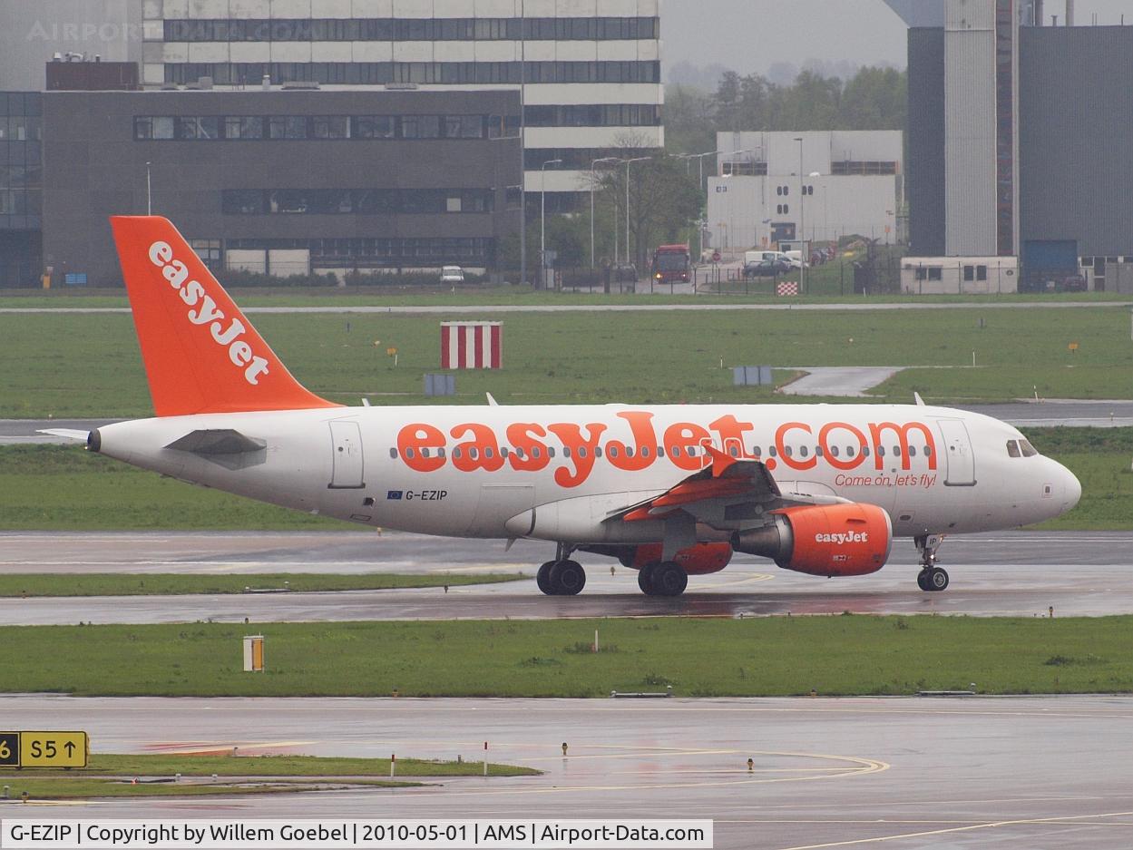 G-EZIP, 2005 Airbus A319-111 C/N 2514, Ready for take off from the  Kaagbaan of Amsterdam airport