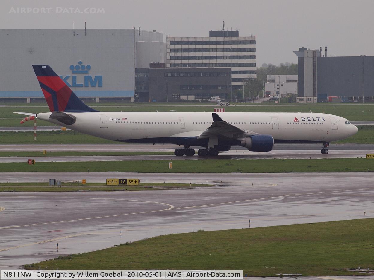 N811NW, 2005 Airbus A330-323 C/N 0690, Ready for take off from the  Kaagbaan of Amsterdam airport