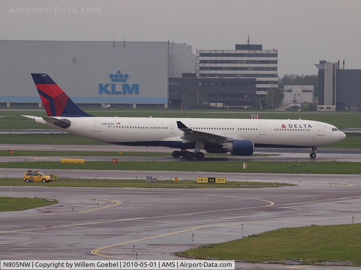 N805NW, 2003 Airbus A330-323 C/N 0552, Ready for take off from the  Kaagbaan of Amsterdam airport