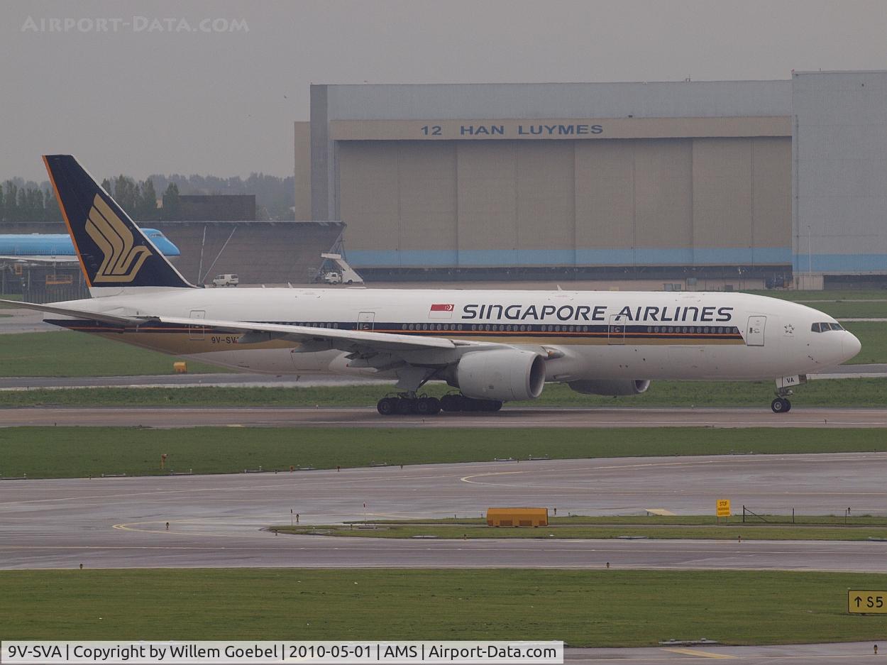 9V-SVA, 2001 Boeing 777-212/ER C/N 28524, Ready for take off from the  Kaagbaan of Amsterdam airport