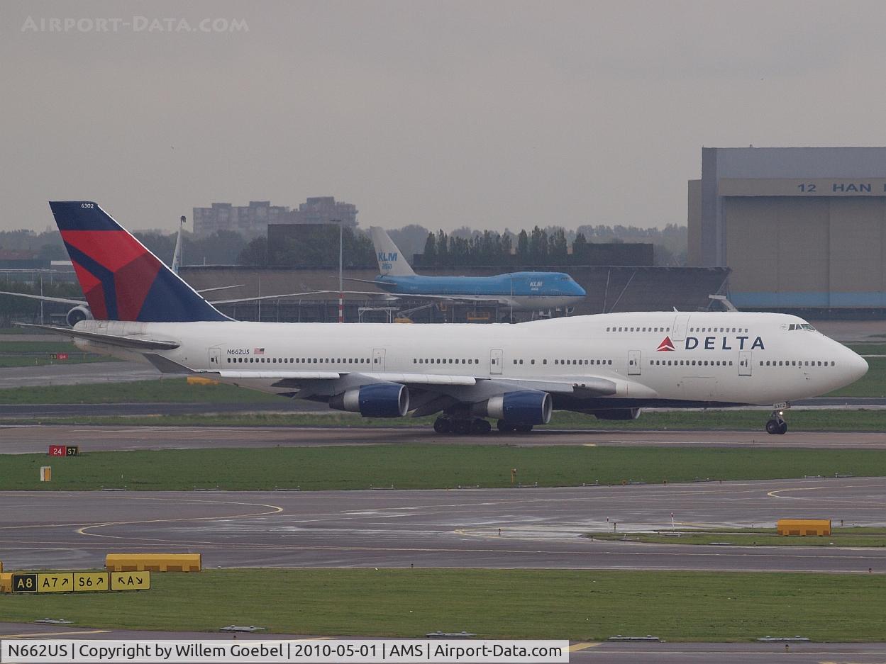 N662US, 1988 Boeing 747-451 C/N 23720, Ready for take off from the  Kaagbaan of Amsterdam airport