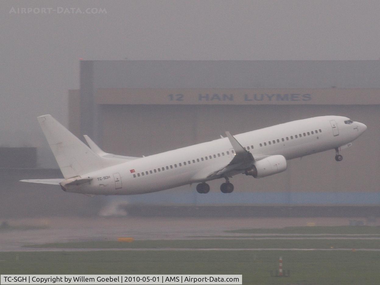 TC-SGH, 1998 Boeing 737-86J C/N 28068, Take off from the Aalsmeerbaan of Amsterdam airport