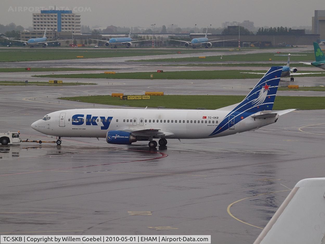 TC-SKB, 1992 Boeing 737-430 C/N 27004, Push back for taxi to the runway.