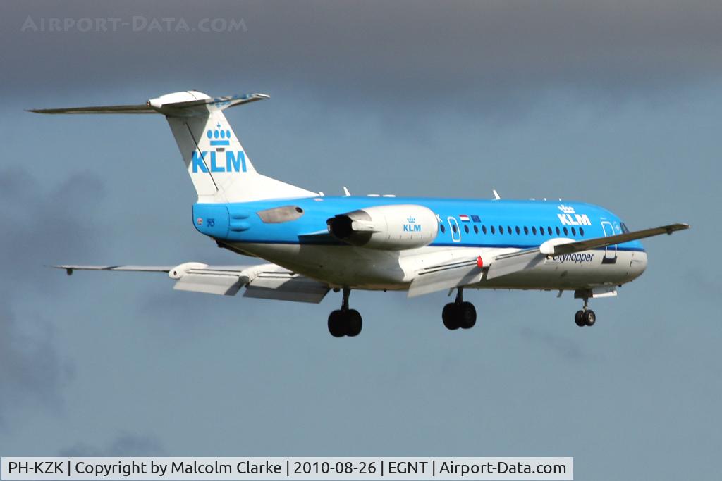 PH-KZK, 1997 Fokker 70 (F-28-0070) C/N 11581, Fokker 70 (F28-0070) on short finals to 07 at Newcastle Airport, August 2010.