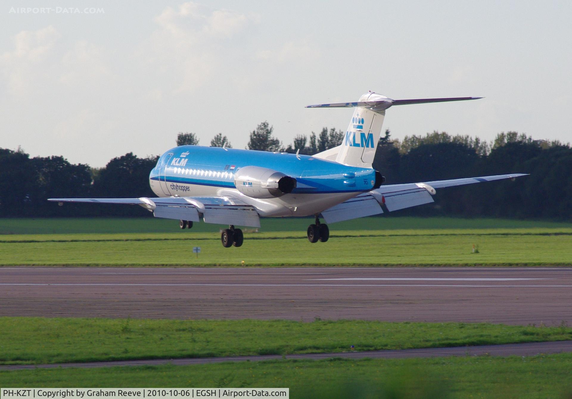 PH-KZT, 1995 Fokker 70 (F-28-0070) C/N 11541, Landing at Norwich.