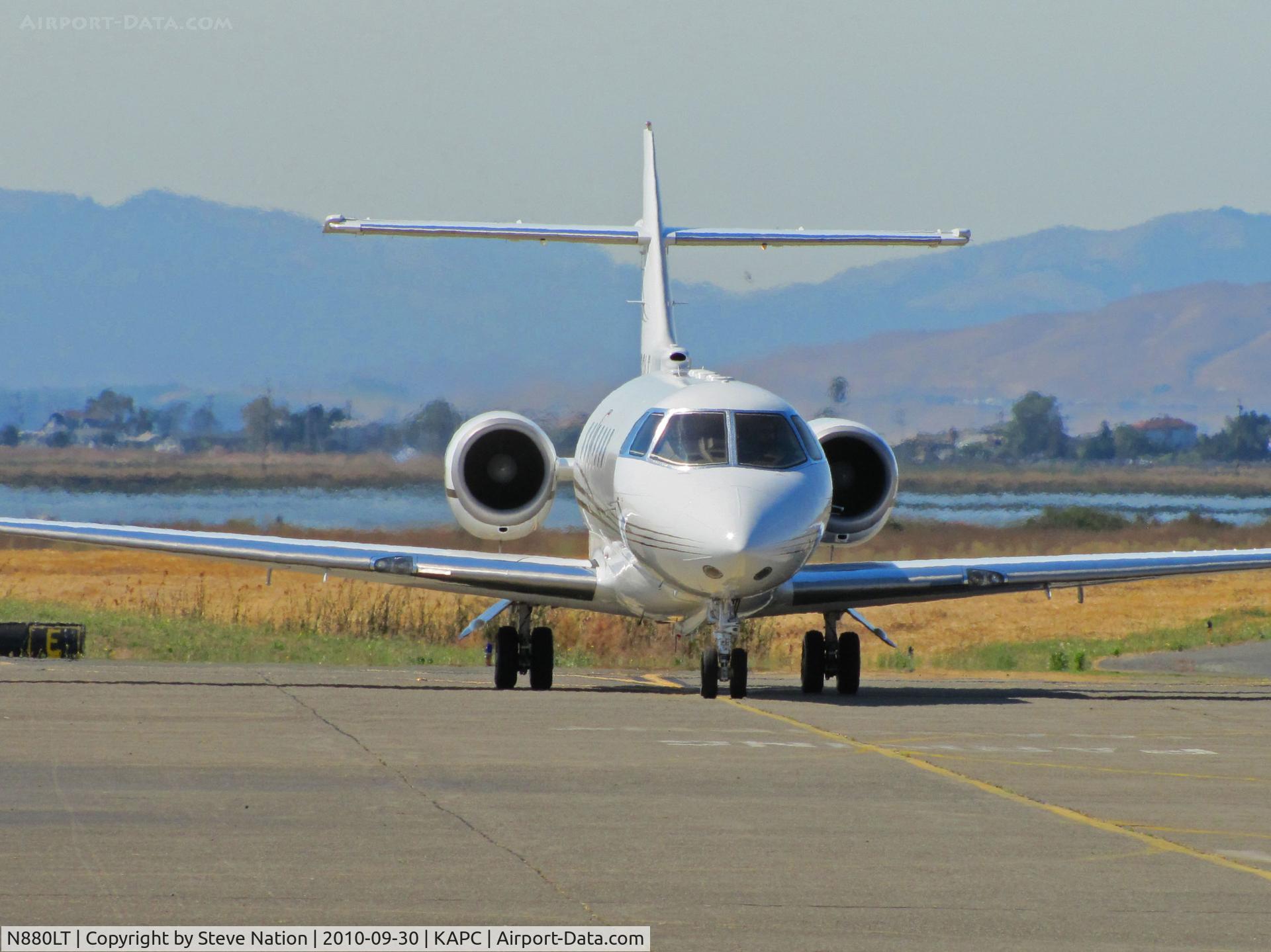 N880LT, 1996 Raytheon Corporate Jets Inc Hawker 1000 C/N 259051, Head on shot of MN-based Life Time Fitness 1996 Hawker 1000 on arrival