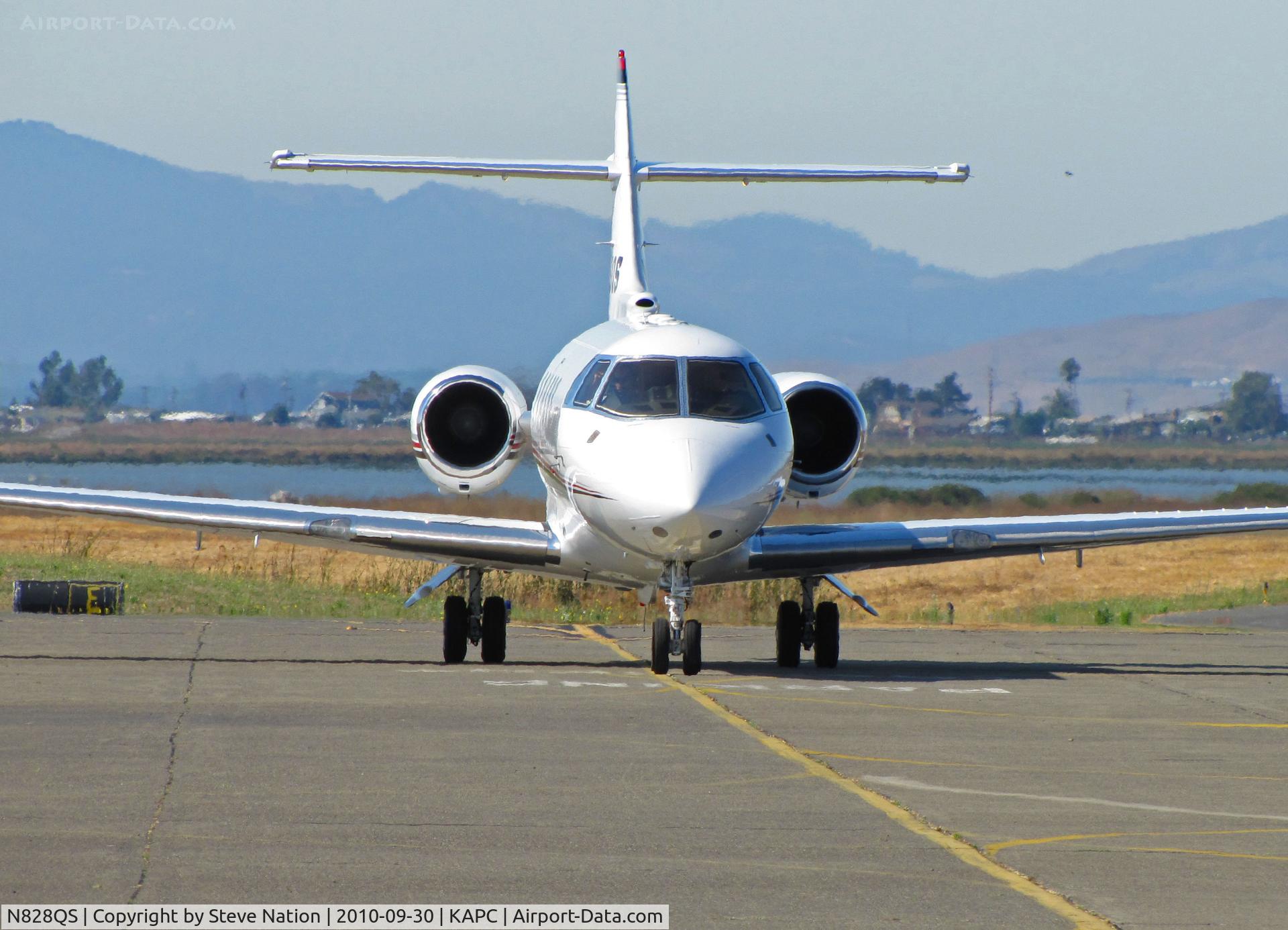 N828QS, 2001 Raytheon Hawker 800XP C/N 258528, Head-on shot of Netjets 2001 Hawker 800XP arriving from KSJC (San Jose Int'l Airport, CA)