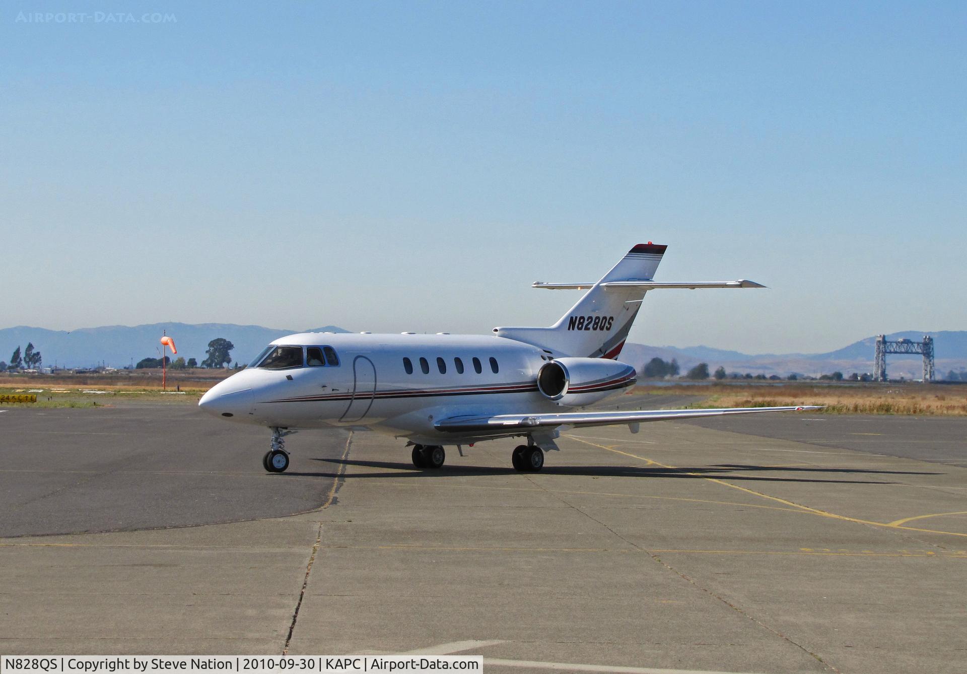 N828QS, 2001 Raytheon Hawker 800XP C/N 258528, Netjets 2001 Hawker 800XP arriving from KSJC (San Jose Int'l Airport, CA)