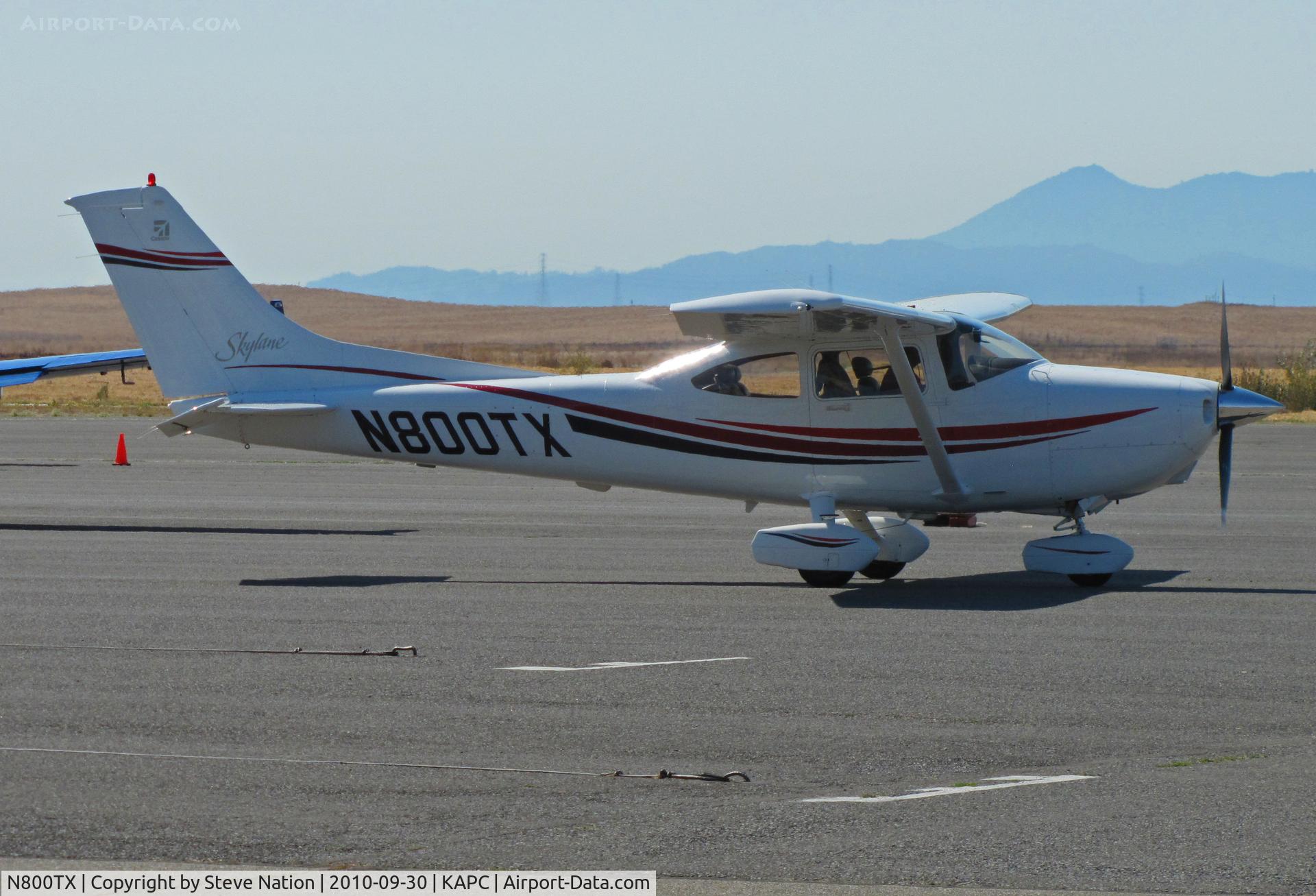 N800TX, 1999 Cessna 182S Skylane C/N 18280526, 1999 Cessna 182S taxiing for trip home to KCMA (Camarillo, CA)