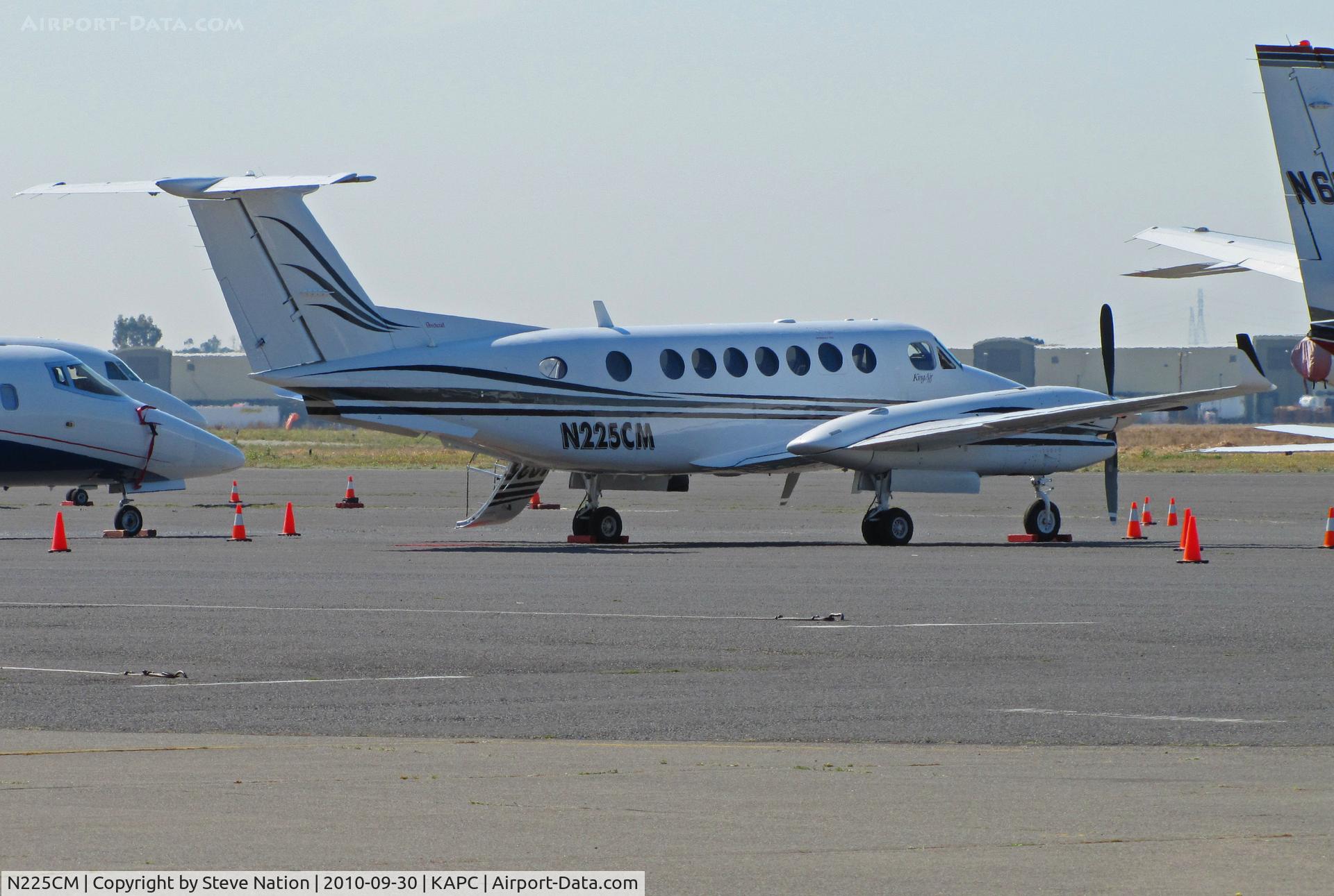 N225CM, Raytheon King Air 350 (B300) C/N FL-378, San Diego-based King Air B300 on bizjet ramp