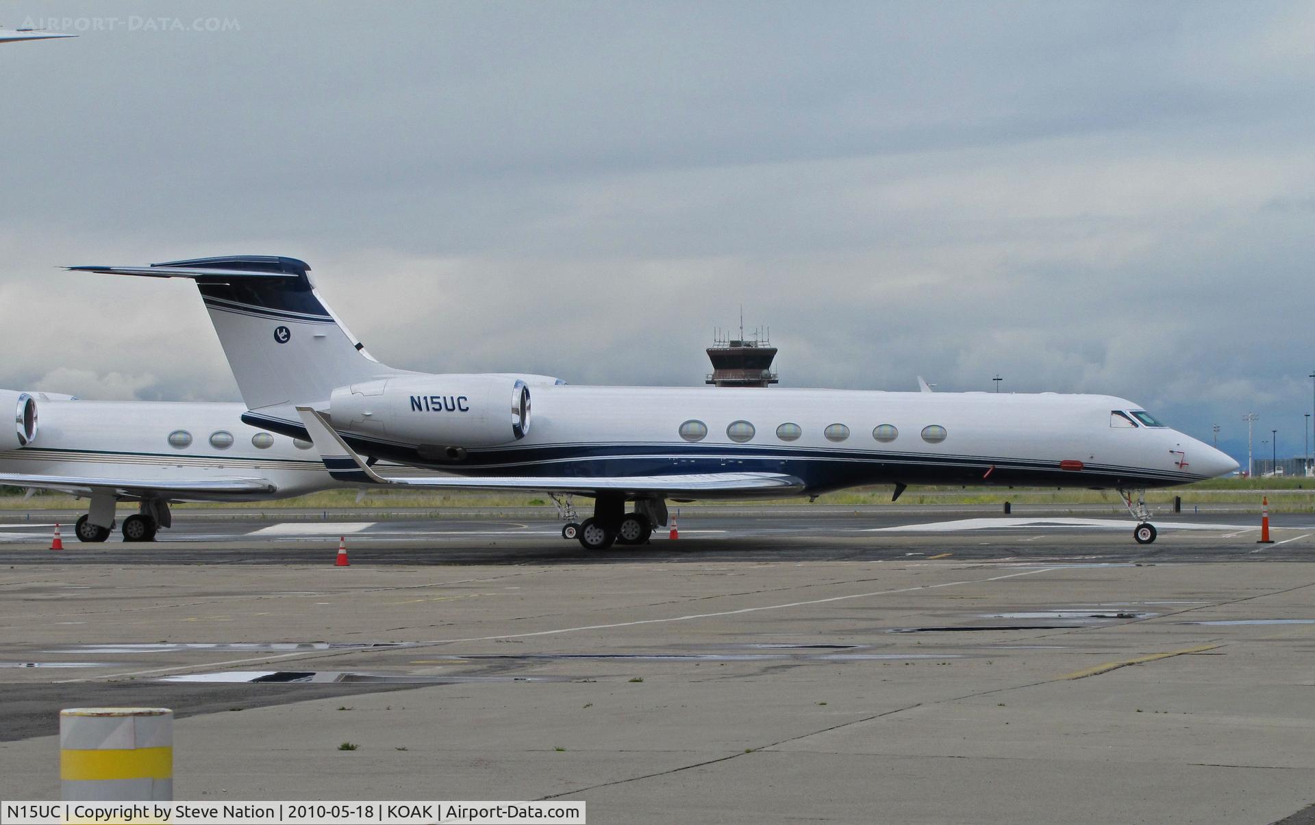 N15UC, 1999 Gulfstream Aerospace G-V C/N 589, United Co 1999 G-V on North ramp at Oakland, CA
