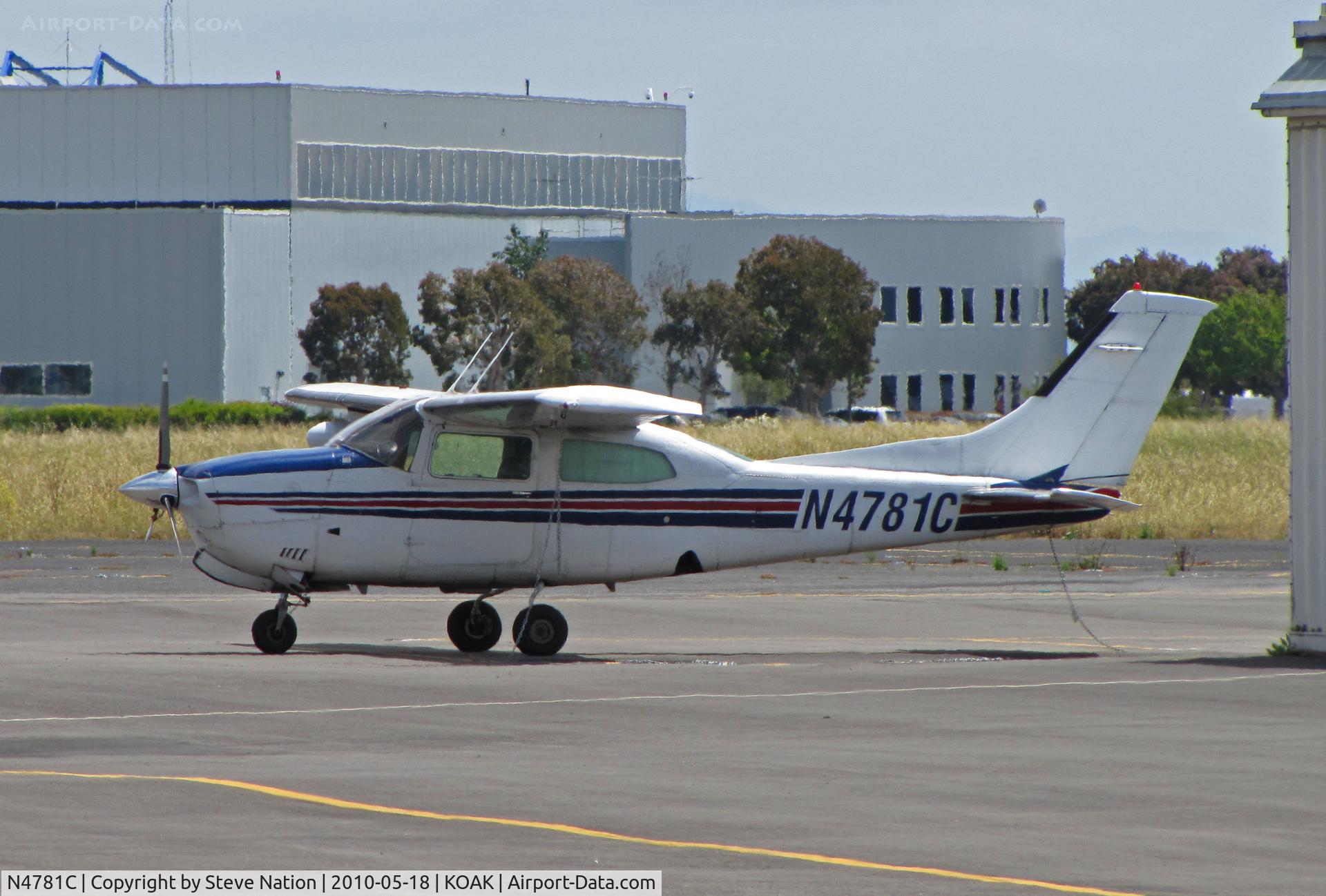 N4781C, 1979 Cessna T210N Turbo Centurion C/N 21063624, Flight Express 1979 T210N in general aviation corner at Oakland, CA