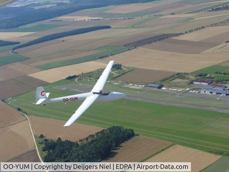 OO-YUM, Glasflugel H-201B Standard Libelle C/N 160, OO-YUM on holiday in Aalen germaney ( EDPA)