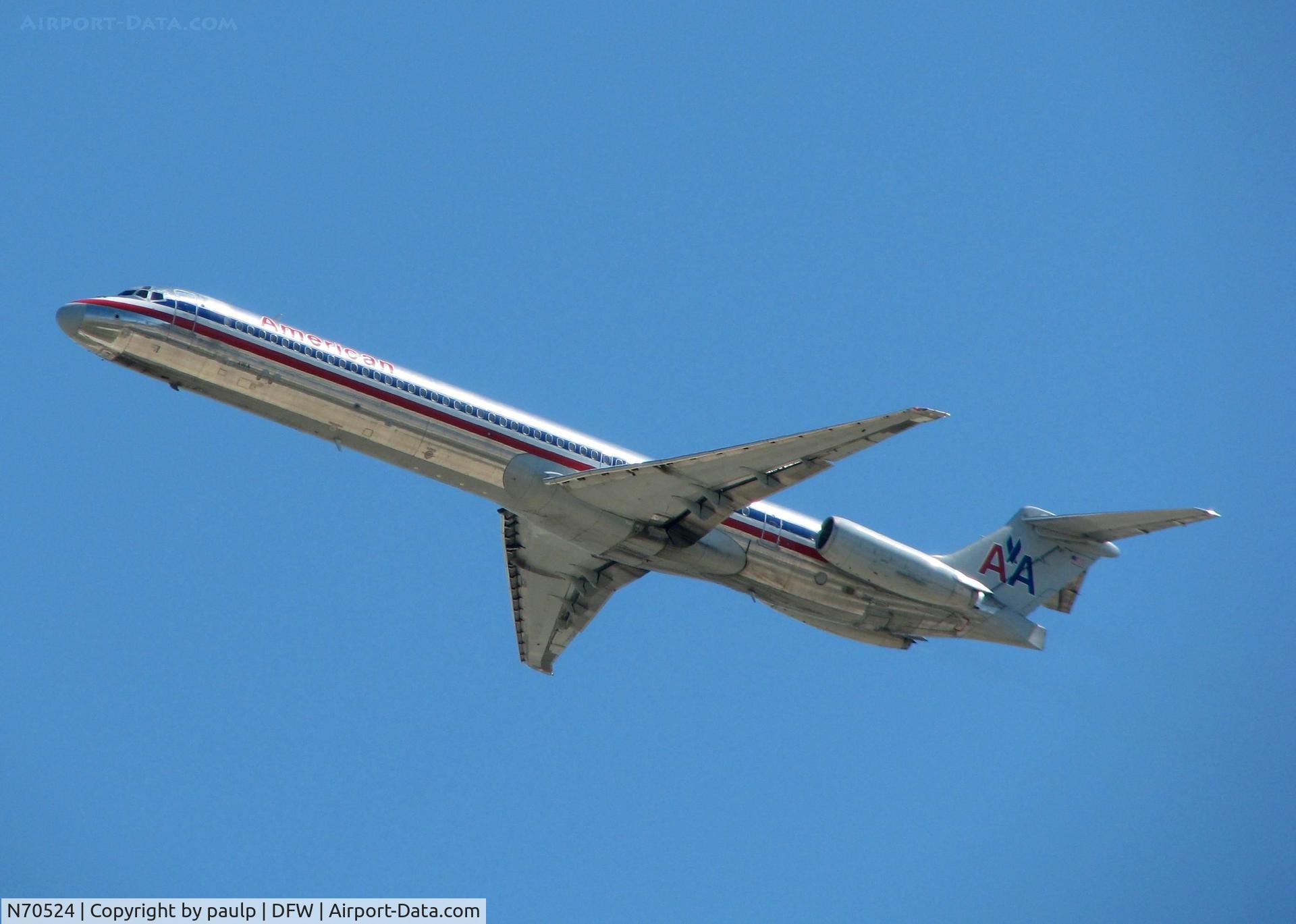 N70524, 1990 McDonnell Douglas MD-82 (DC-9-82) C/N 49916, Taking off from DFW.