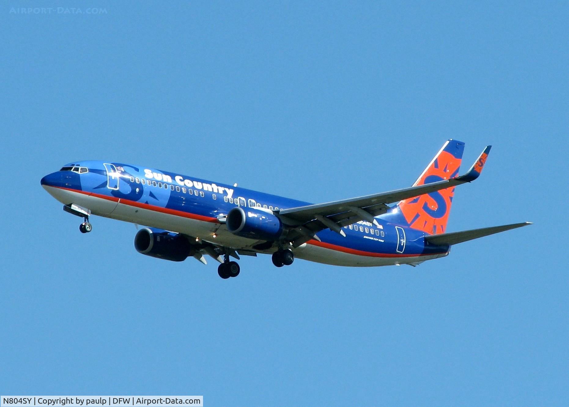 N804SY, 2001 Boeing 737-8Q8 C/N 30689, Landing at DFW.