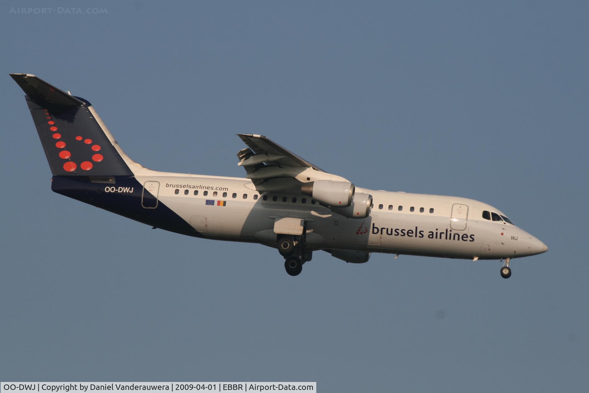 OO-DWJ, 1999 British Aerospace Avro 146-RJ100 C/N E3355, Flight SN2050 is descending to RWY 02