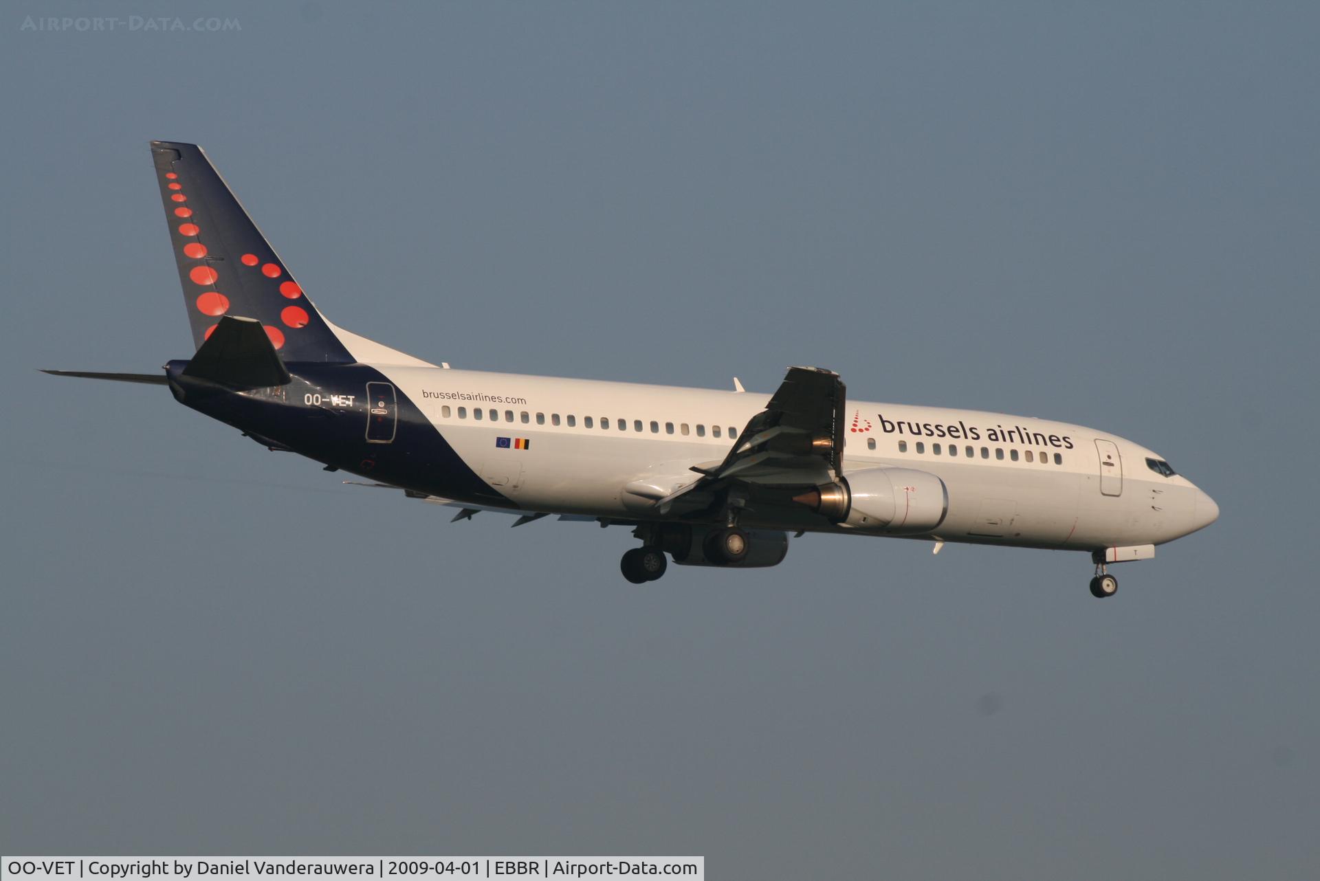 OO-VET, 1998 Boeing 737-4Q8 C/N 28202, Flight SN3708 is descending to RWY 02