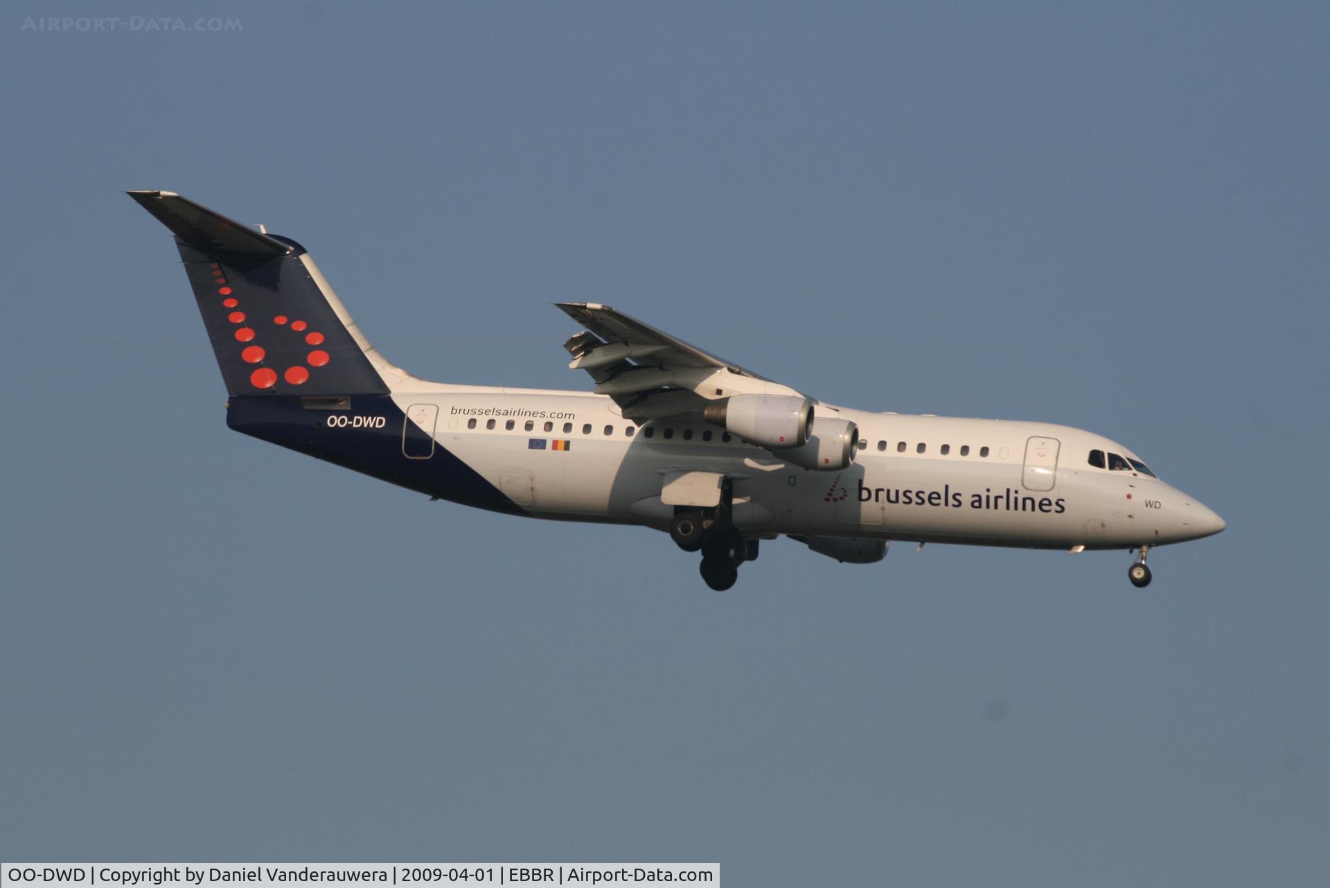 OO-DWD, 1998 British Aerospace Avro 146-RJ100 C/N E3324, Flight SN3716 is descending to RWY 02