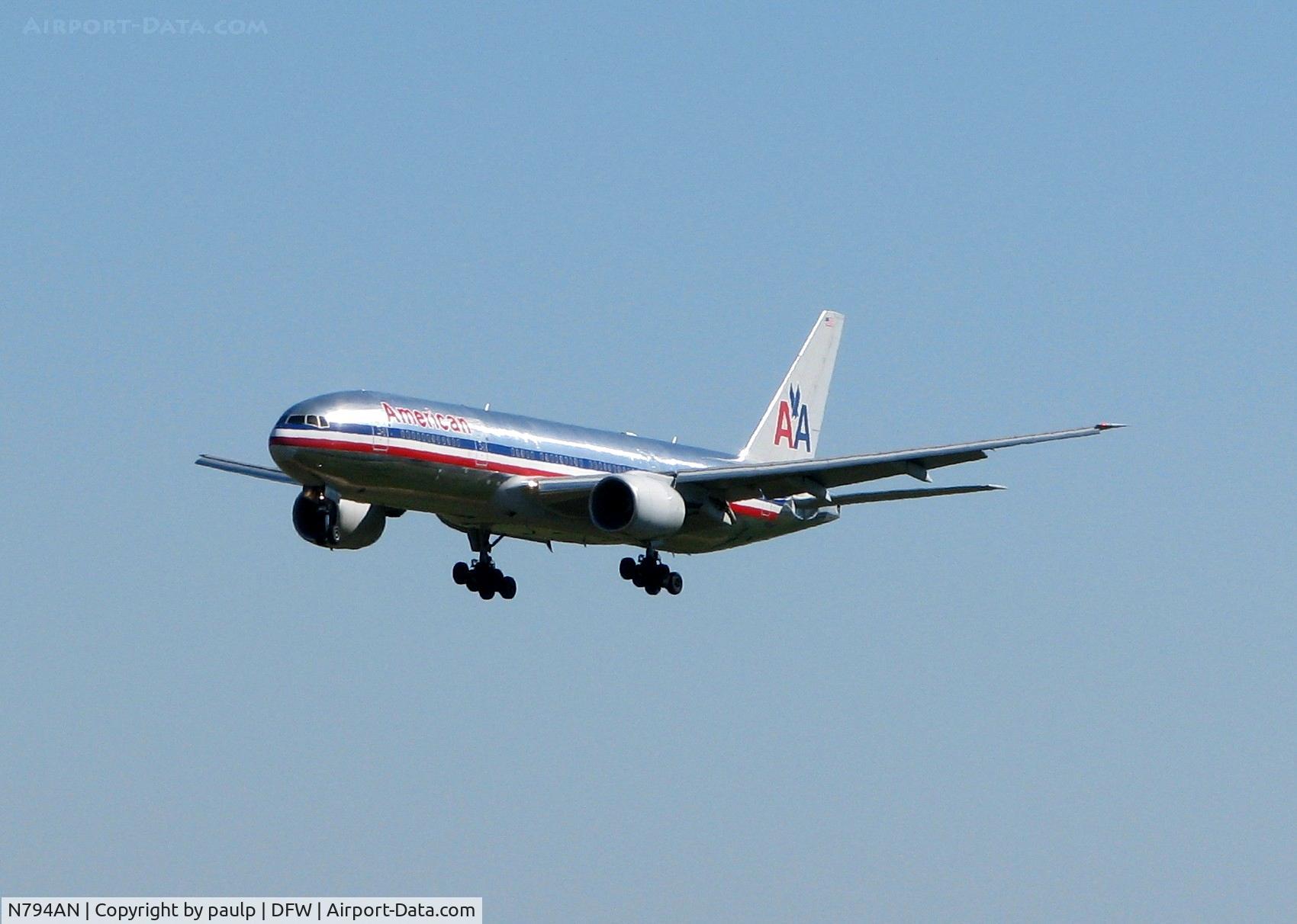 N794AN, 2000 Boeing 777-223 C/N 30256, An American 777 landing at DFW.
