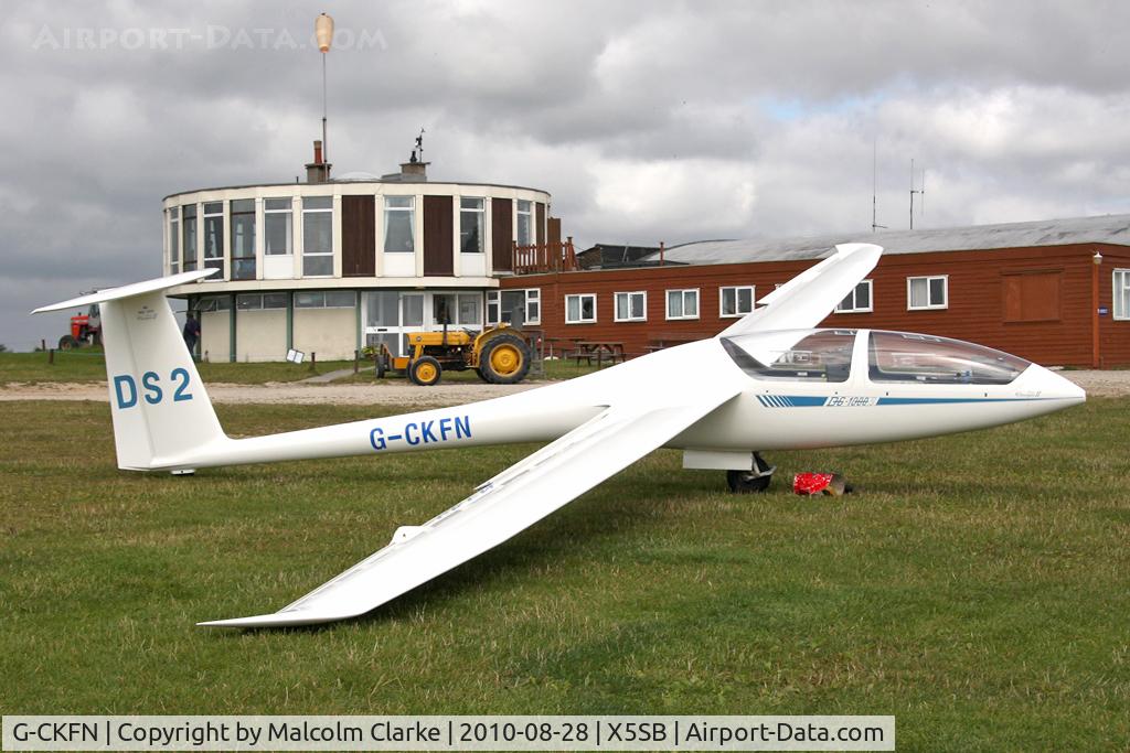 G-CKFN, 2003 DG Flugzeugbau DG-1000S C/N 10-29S28, Glazer-Dirks DG1000S at The Yorkshire Gliding Club, Sutton Bank, UK in August 2010.