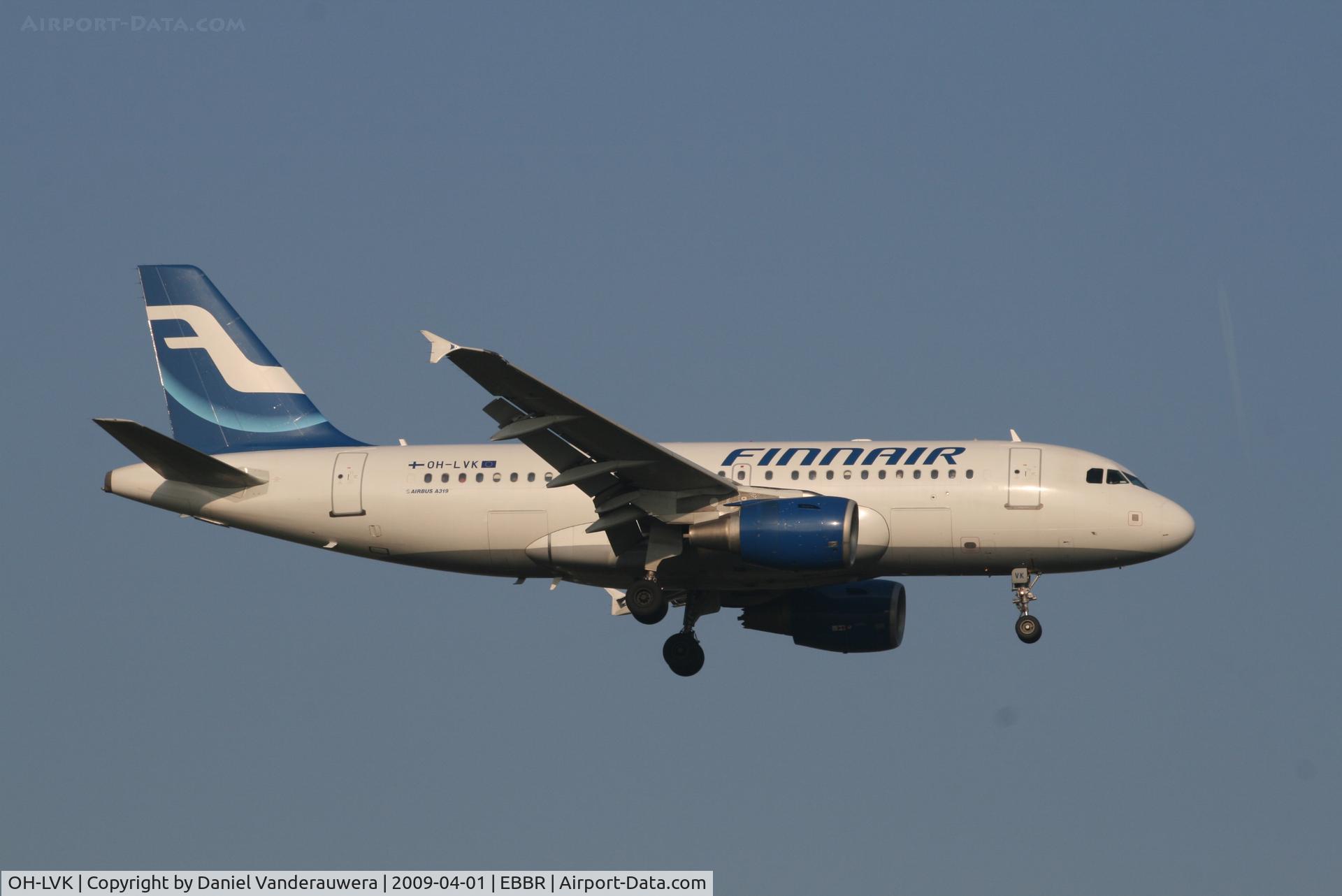 OH-LVK, 2004 Airbus A319-112 C/N 2124, Arrival of flight AY811 to RWY 02