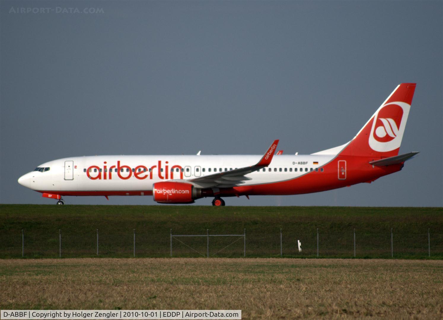 D-ABBF, 2002 Boeing 737-86J C/N 32917, Taxiing up to autobahn bridge and to apron.