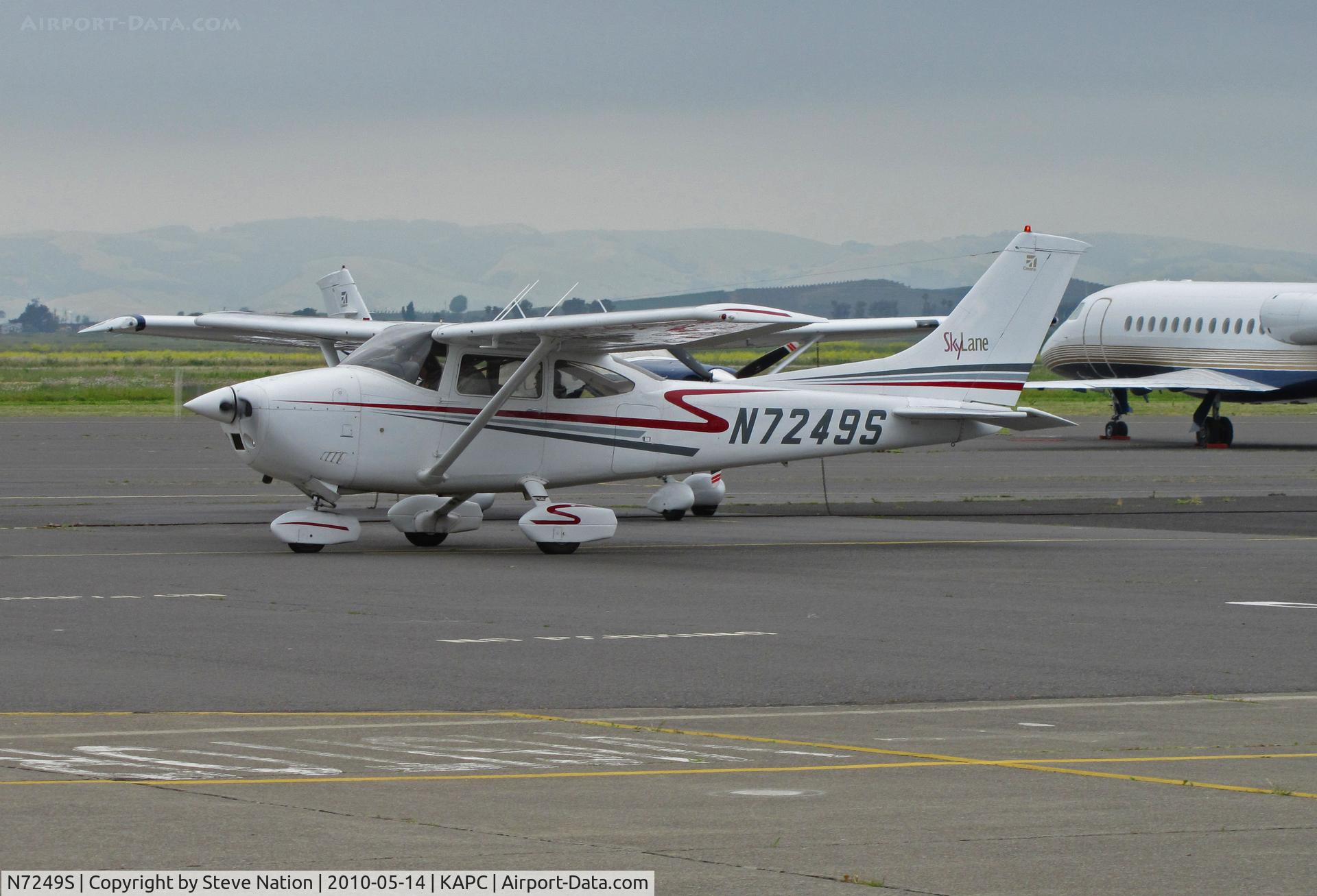 N7249S, 1976 Cessna 182P Skylane C/N 18265086, Napa-based 1976 Cessna 182P registered to Bridgeford FS departing for flight to KRDD (Redding, CA)