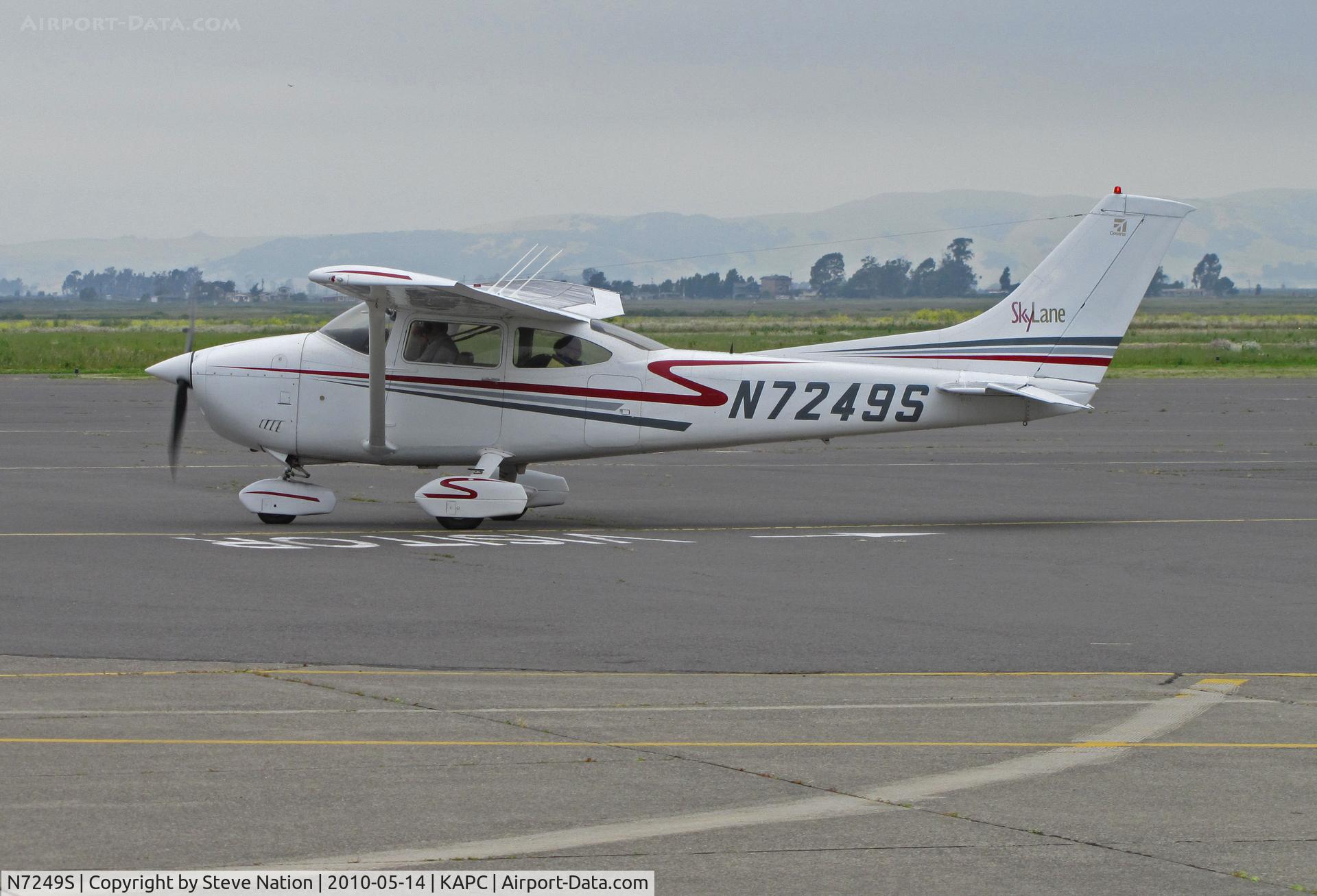 N7249S, 1976 Cessna 182P Skylane C/N 18265086, Napa-based 1976 Cessna 182P registered to Bridgeford FS departing for flight to KRDD (Redding, CA)