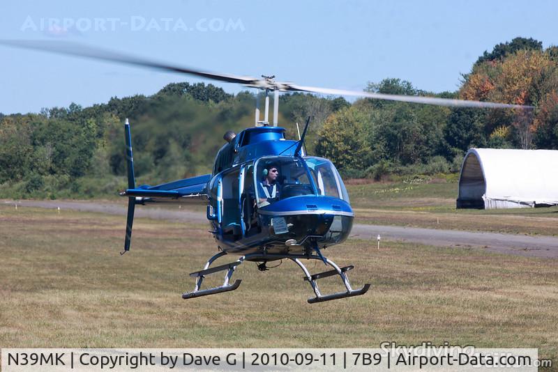 N39MK, Bell 206B C/N 2984, Landing at Ellington, CT.