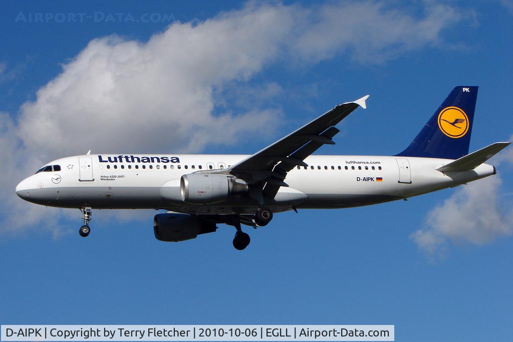 D-AIPK, 1989 Airbus A320-211 C/N 0093, Airbus A320-211, c/n: 0093 of Lufthansa at Heathrow