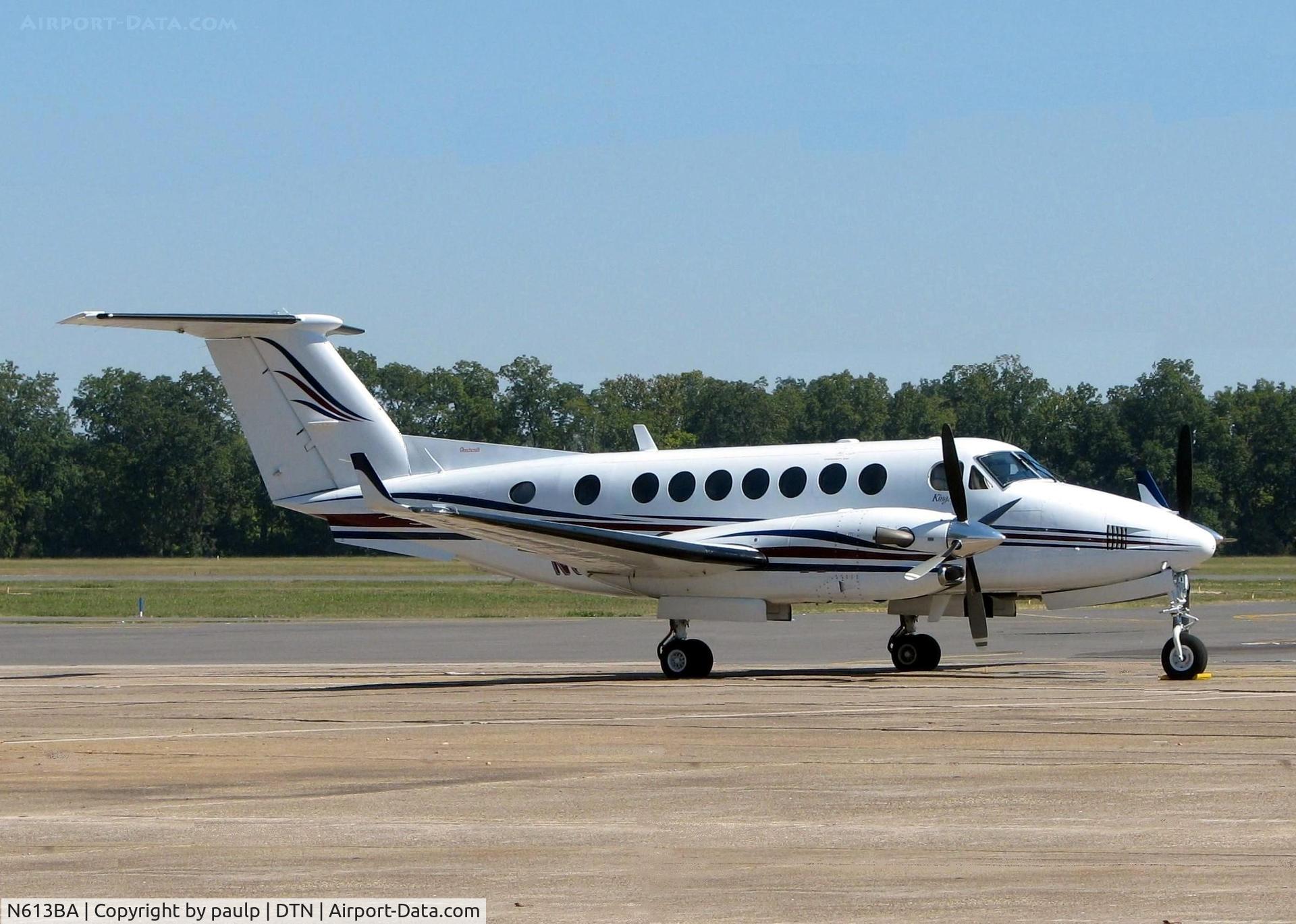 N613BA, Raytheon Aircraft Company B300 C/N FL-396, At Downtown Shreveport.