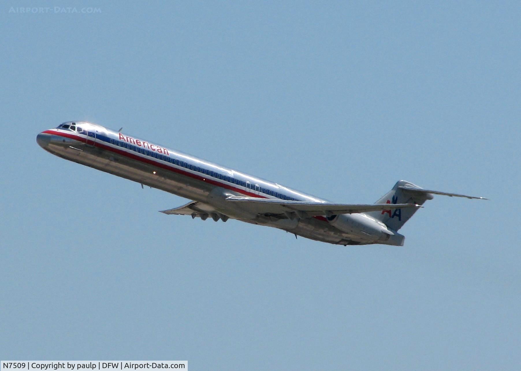 N7509, 1989 McDonnell Douglas MD-82 (DC-9-82) C/N 49803, Off of 36R at DFW.