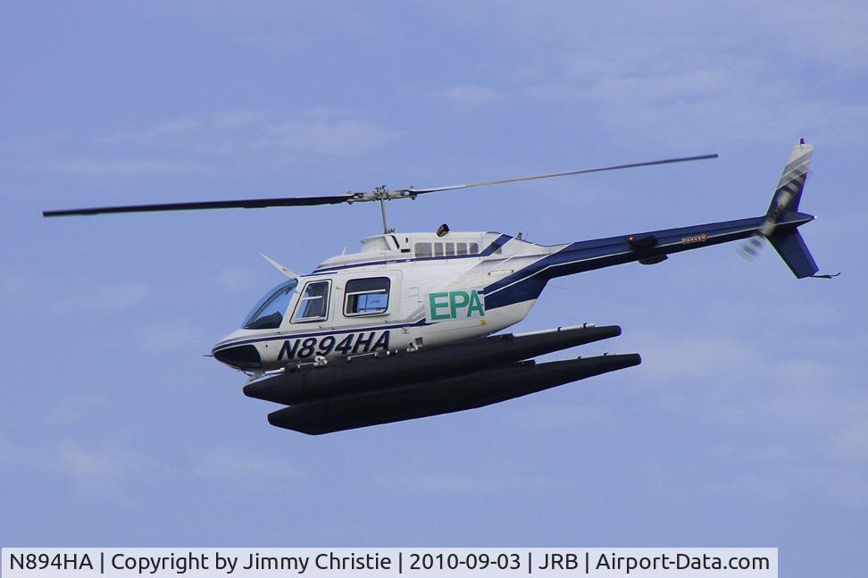 N894HA, Bell 206B JetRanger C/N 3278, Seen oveflying the East River, NY on 3 Sep 10 outbound from Downtown Manhattan/Wall St. Heliport. Photo taken from RMS Queen Mary 2 berthed at Redhook, Brooklyn