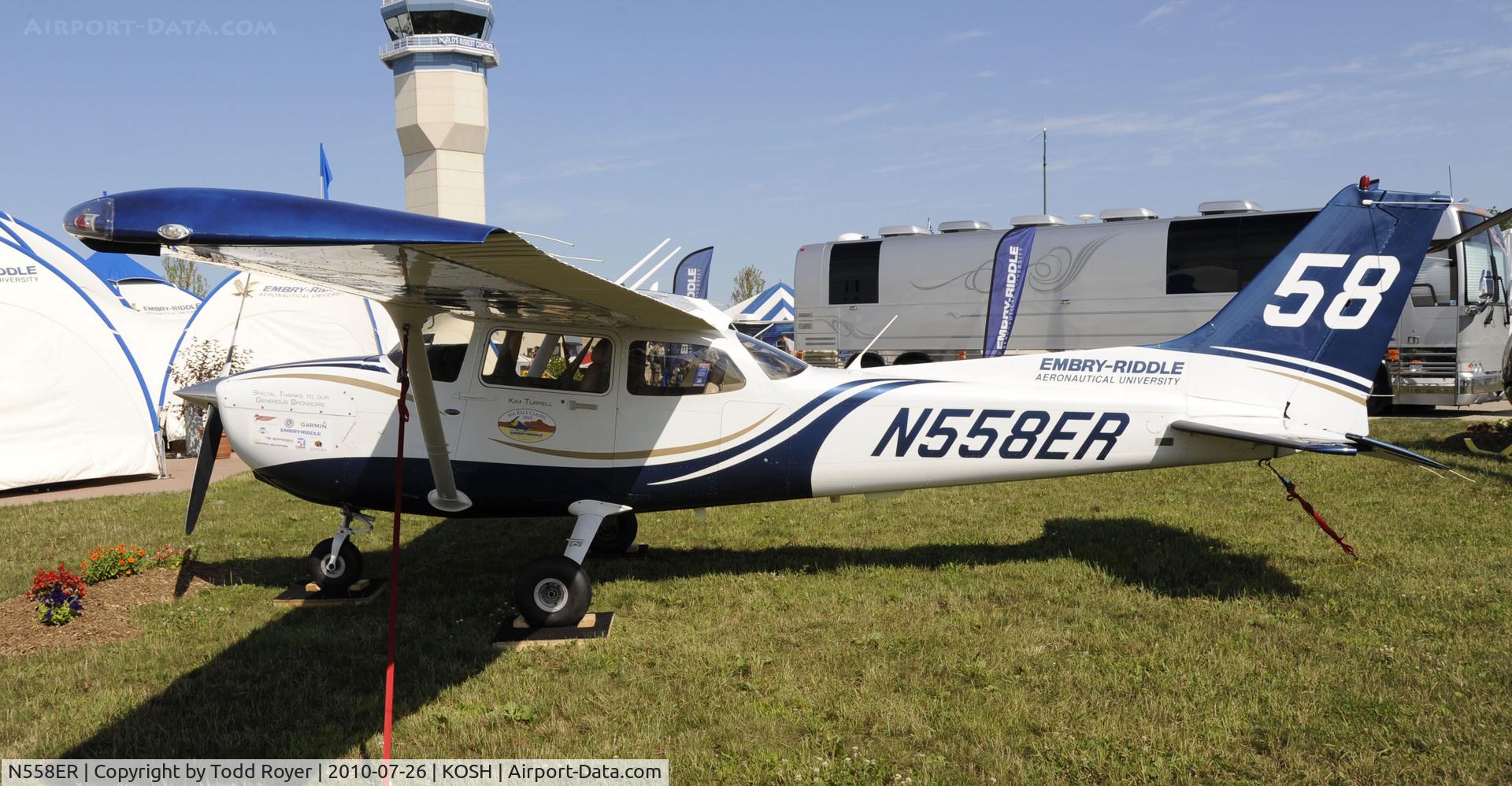 N558ER, 2007 Cessna 172S C/N 172S10562, EAA AIRVENUTRE 2010