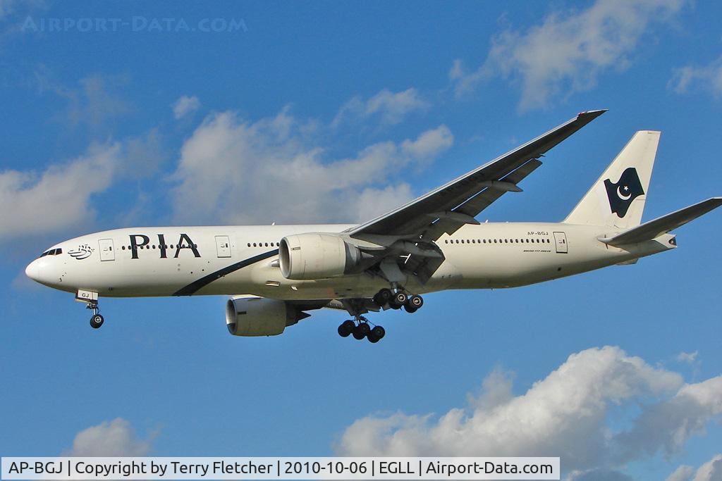 AP-BGJ, 2003 Boeing 777-240/ER C/N 33775, Pakistan Boeing 777-240 (ER), c/n: 33775 at Heathrow
