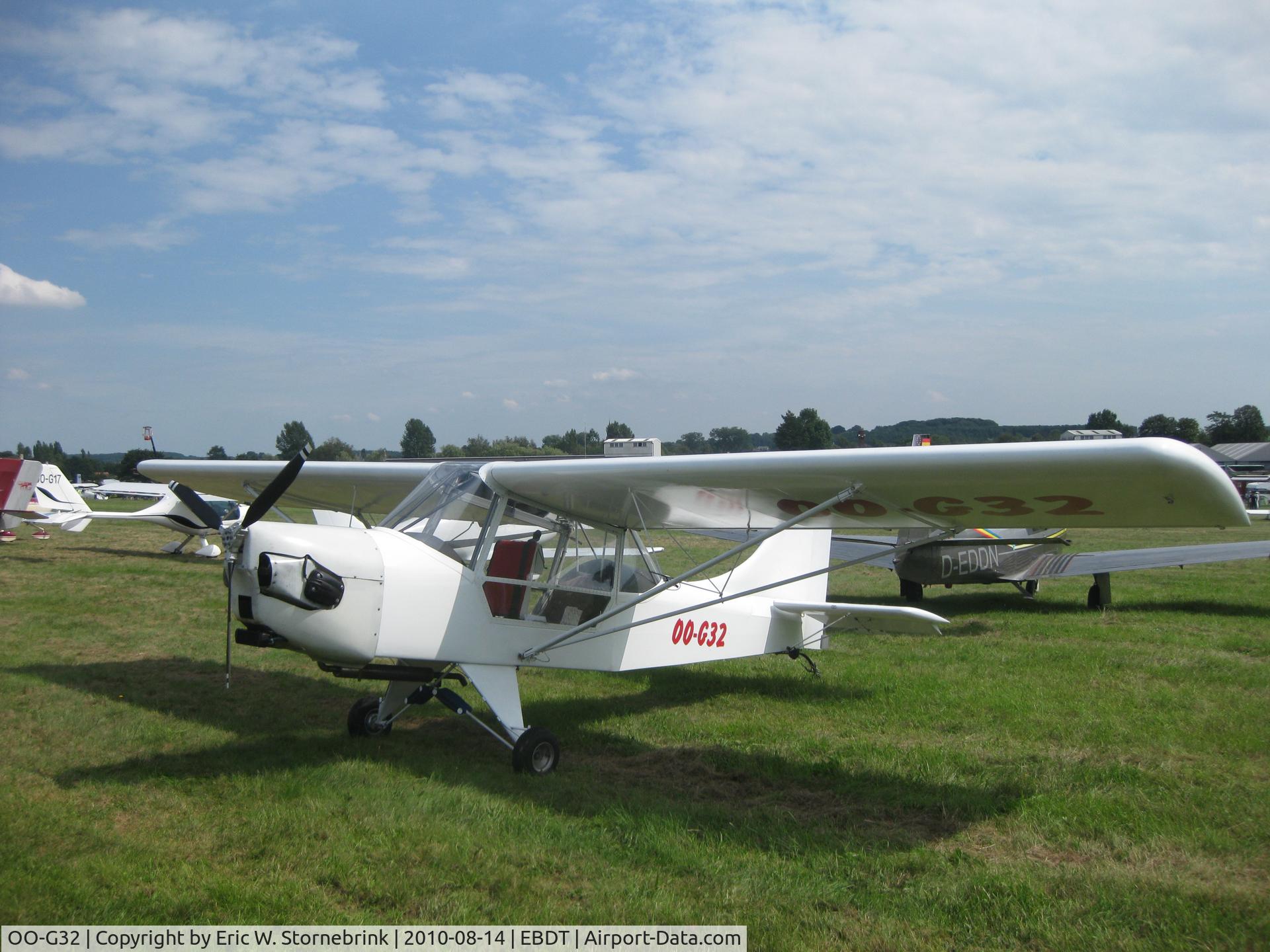 OO-G32, 2006 Ultracraft Calypso 2 C/N 013, Ultracraft Calypso 2A standard wings, pilot in backseat. w/o passenger.
BMW R1100RT engine