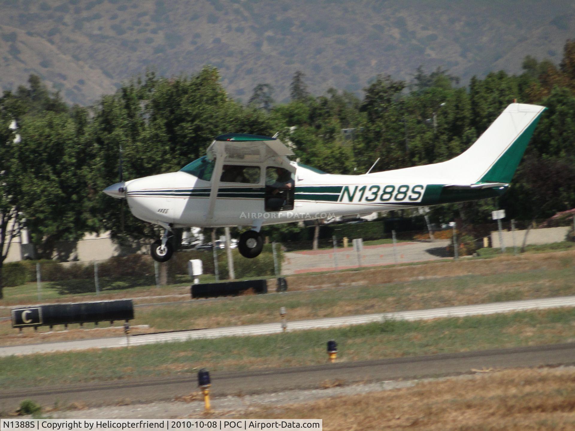 N1388S, 1976 Cessna 182P Skylane C/N 18264949, Waiting to touch down on runway 26L. Equipped for photo taking