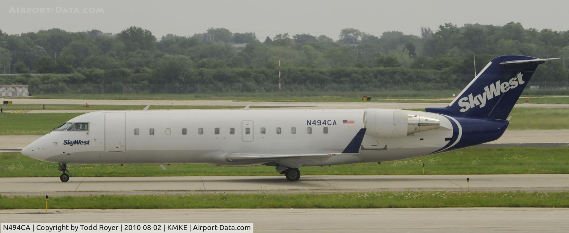 N494CA, 2003 Bombardier CRJ-200ER (CL-600-2B19) C/N 7765, Taxiing at mke