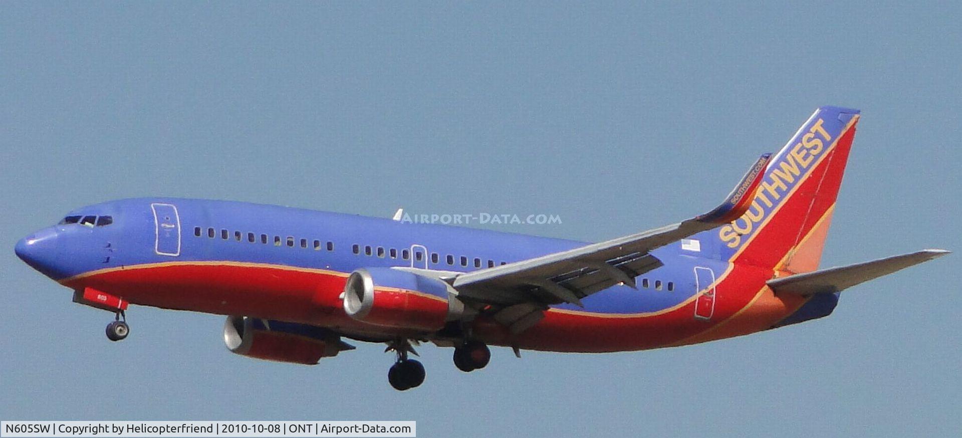N605SW, 1995 Boeing 737-3H4 C/N 27956, On final to runway 26R after arriving from Oakland