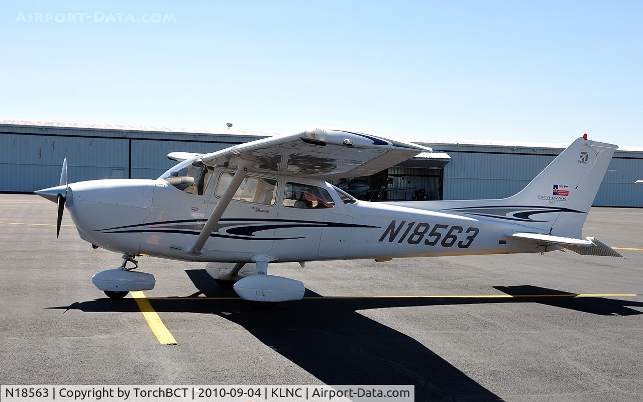 N18563, 2005 Cessna 172S C/N 172S-9926, Cessna Skyhawk on display at Lancaster Open House '10.
