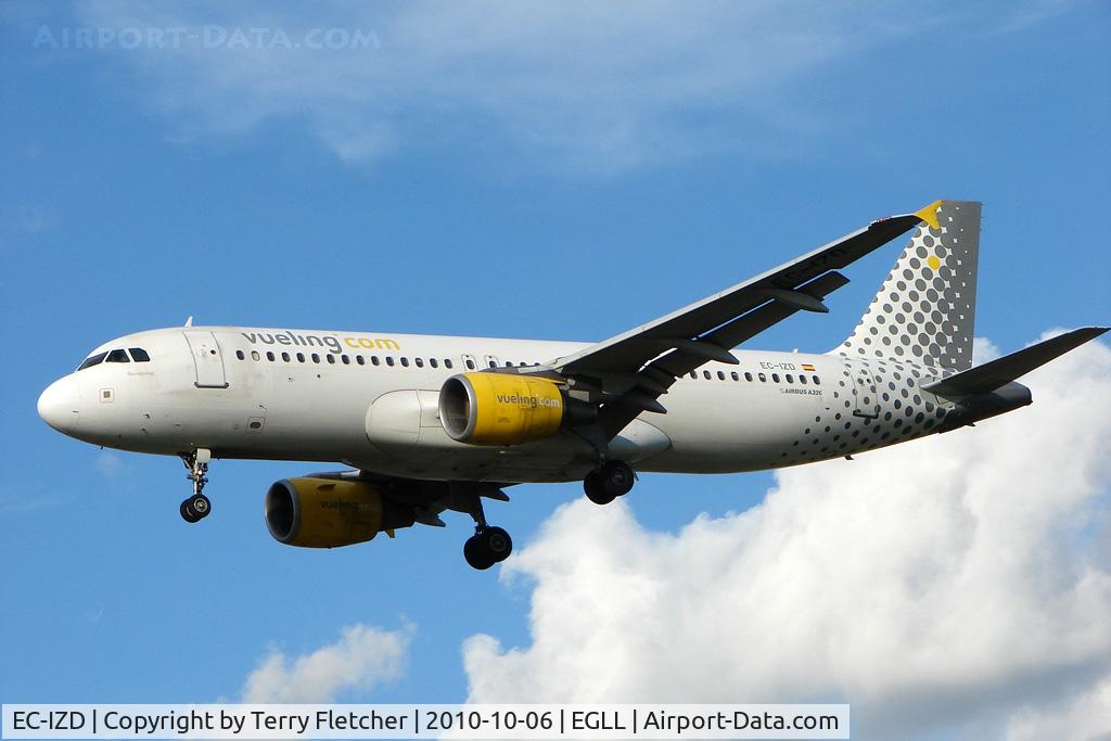 EC-IZD, 2004 Airbus A320-214 C/N 2207, Vueling's Airbus A320-214, c/n: 2207 at Heathrow