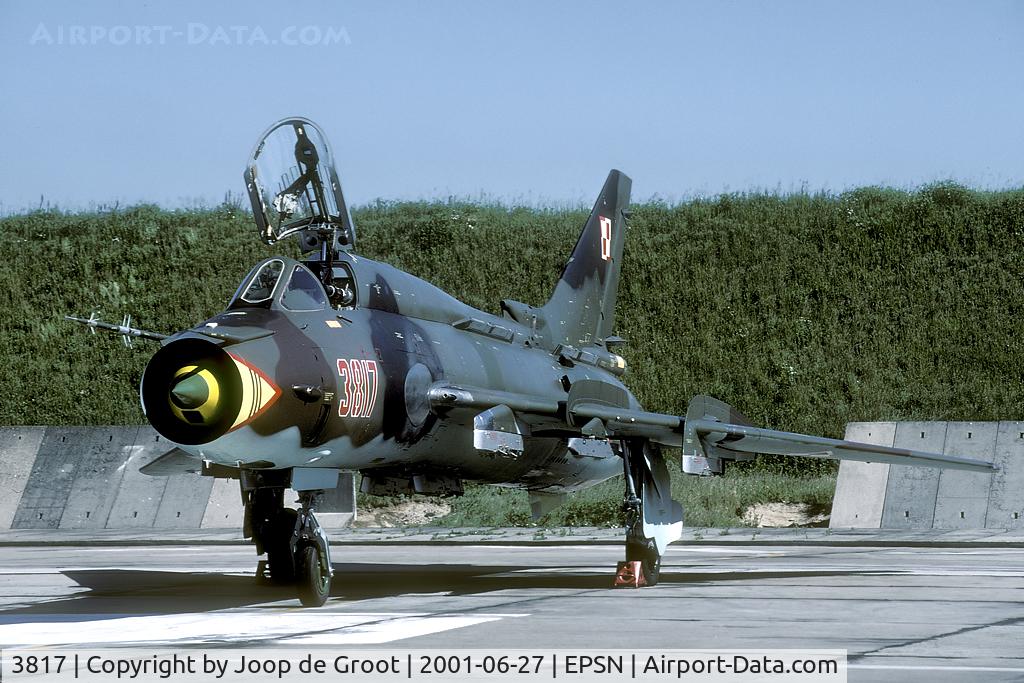 3817, Sukhoi Su-22M-4 C/N 23817, at the flightline of its home base Swidwin